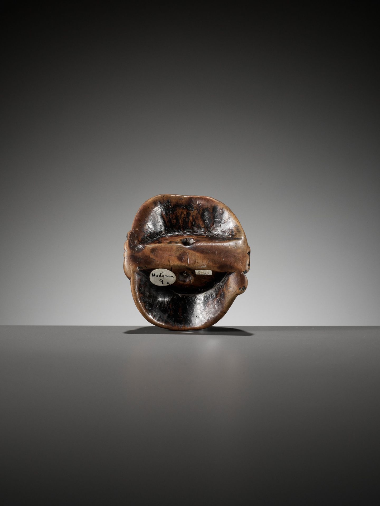 AN IMPORTANT EARLY WOOD MASK NETSUKE DEPICTING A GRIMACING MAN - Image 5 of 9