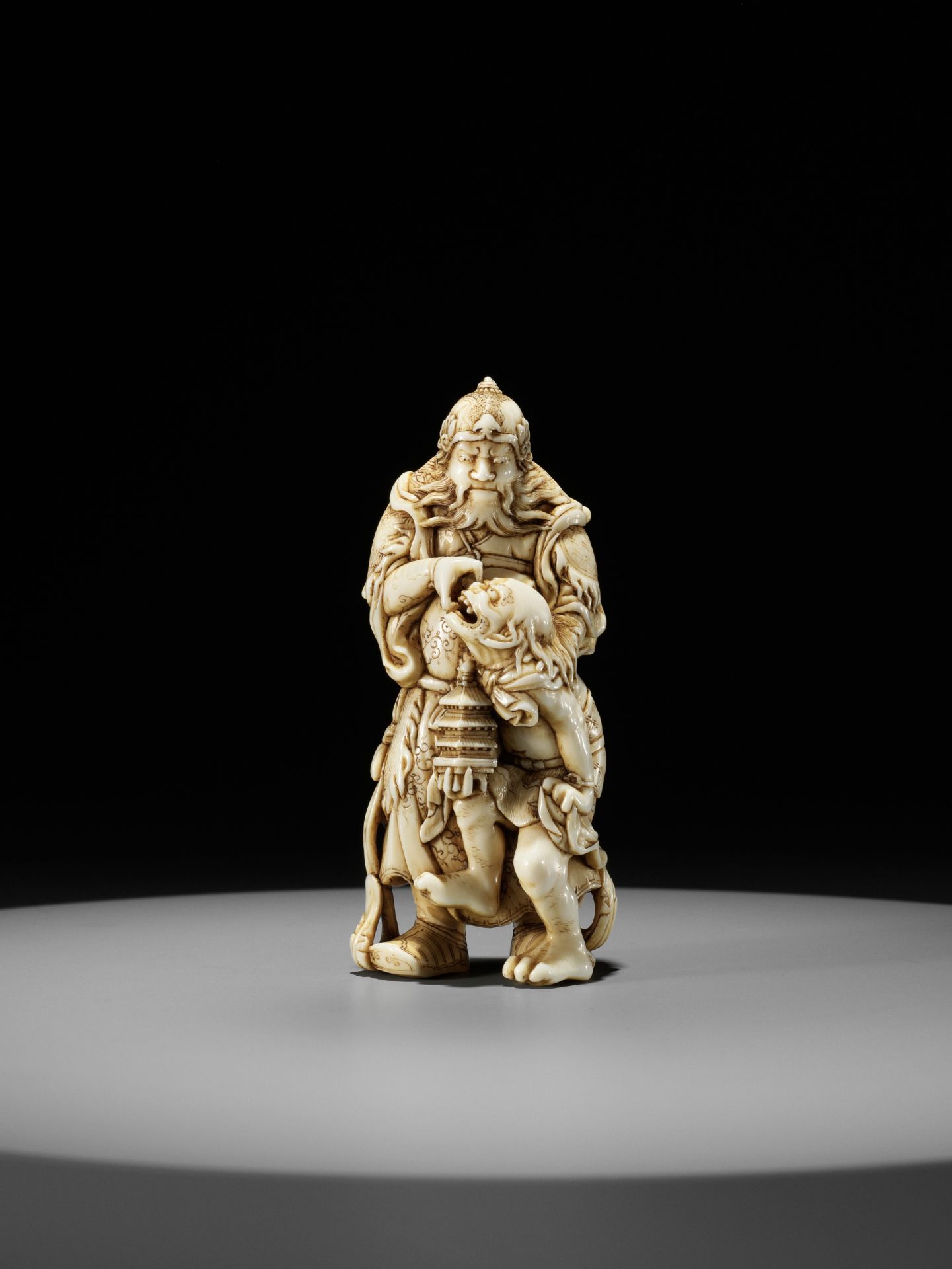 IKKOSAI: AN IMPORTANT AND LARGE IVORY NETSUKE OF IDATEN CAPTURING AN ONI - Bild 7 aus 16