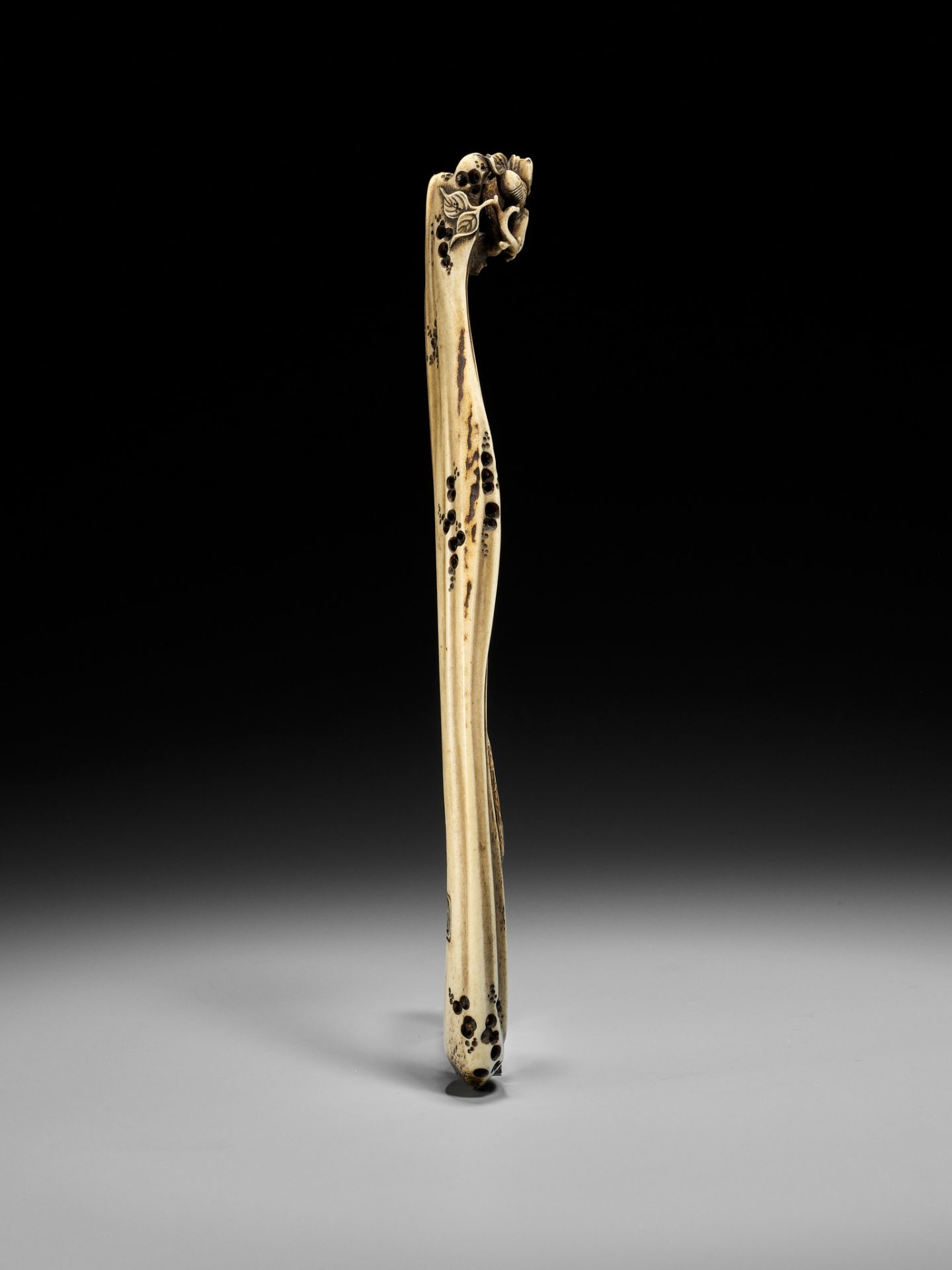 HAKUMIN: A FINE STAG ANTLER KISERUZUTSU WITH AN OWL - Image 8 of 10