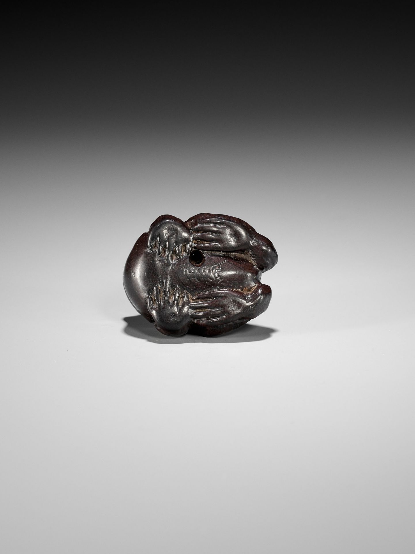 MINKO: A DARK WOOD NETSUKE OF A FAT TOAD - Bild 12 aus 12