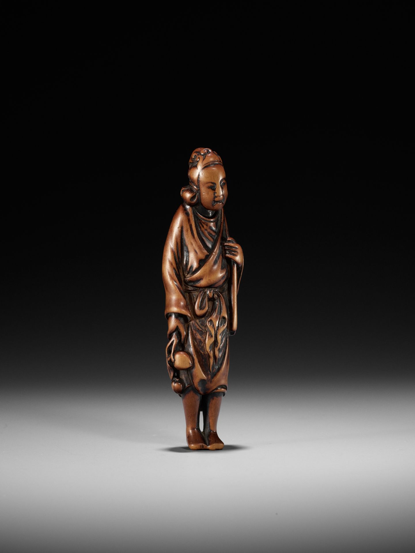 A SUPERB TALL WOOD NETSUKE OF SEIOBO - Bild 12 aus 13