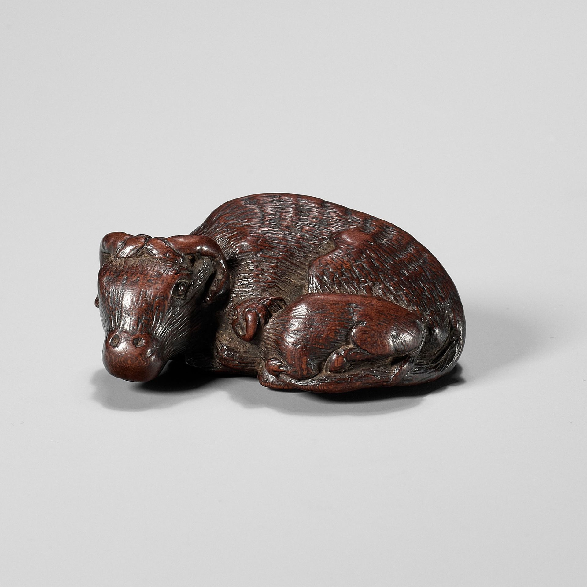 A SUPERB AND VERY RARE WOOD NETSUKE OF AN OX AND CALF, ATTRIBUTED TO TAMETAKA