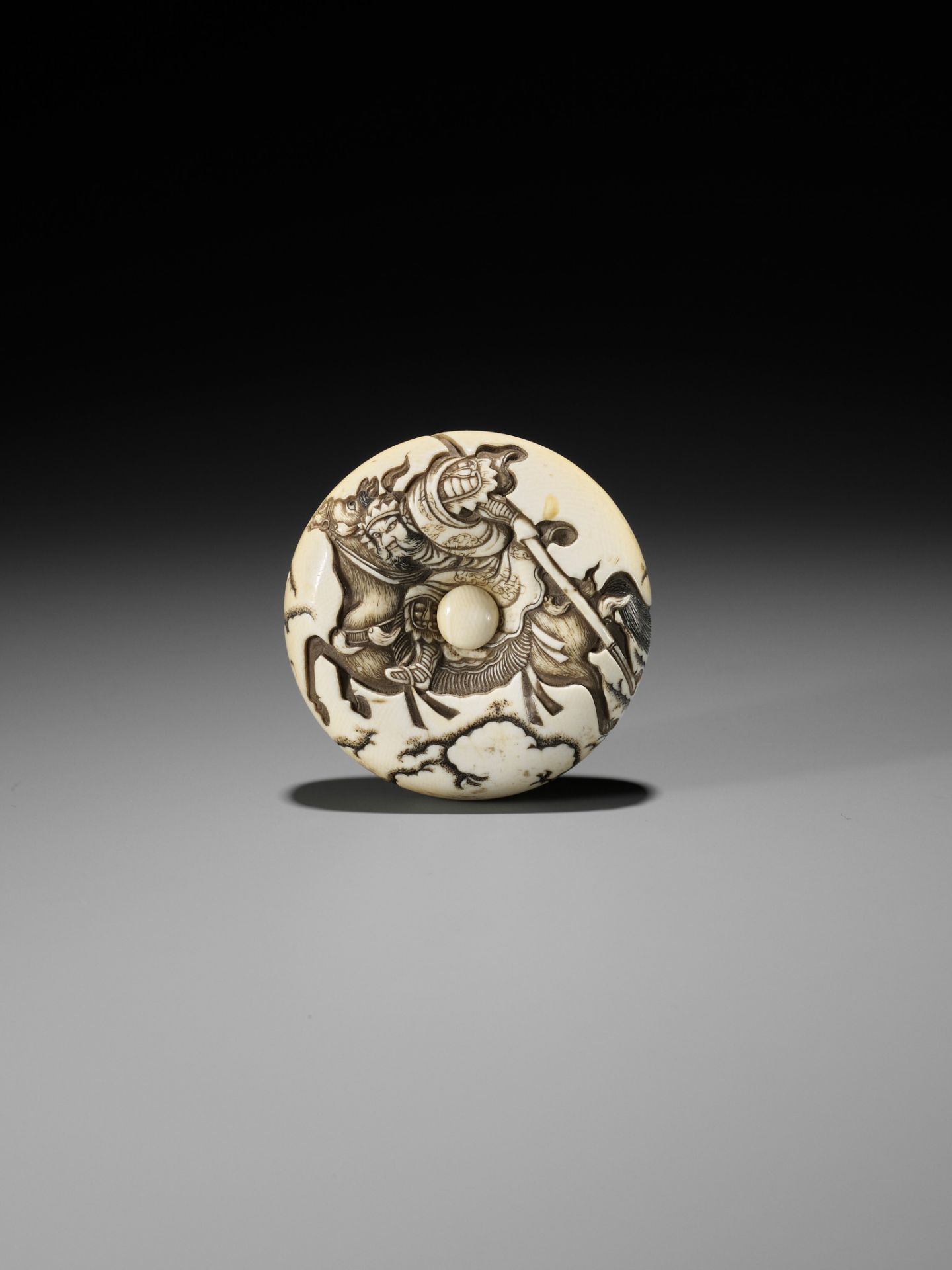 KOSAI MORITOSHI: A FINE IVORY MANJU NETSUKE DEPICTING GENTOKU ON HORSEBACK - Image 3 of 12