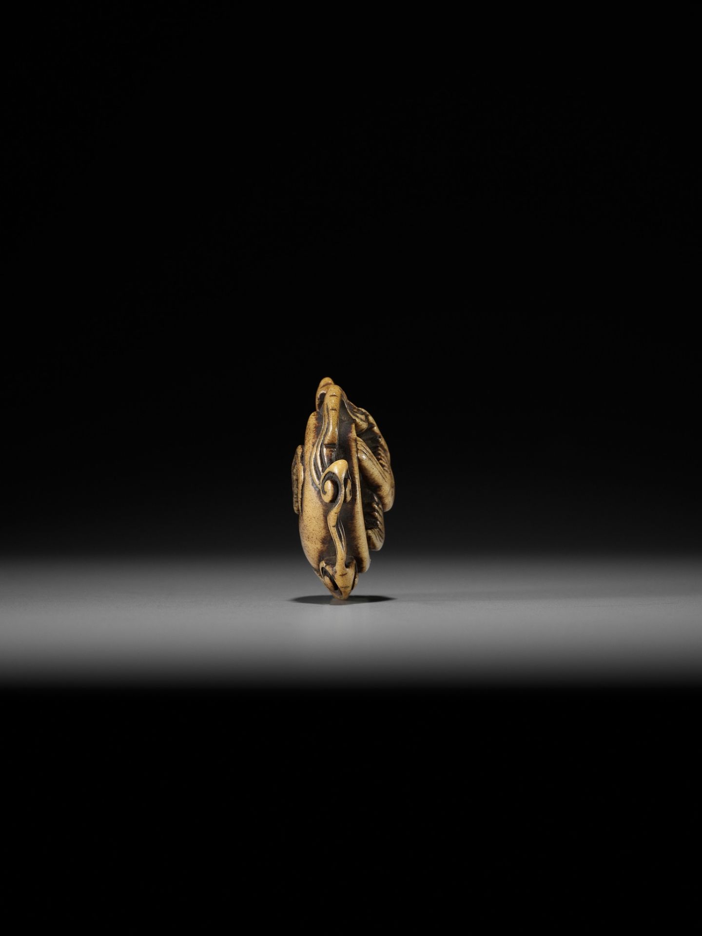 A FINE STAG ANTLER RYUSA MANJU NETSUKE OF A CUCKOO AND MOON, ATTRIBUTED TO RENSAI - Image 9 of 12