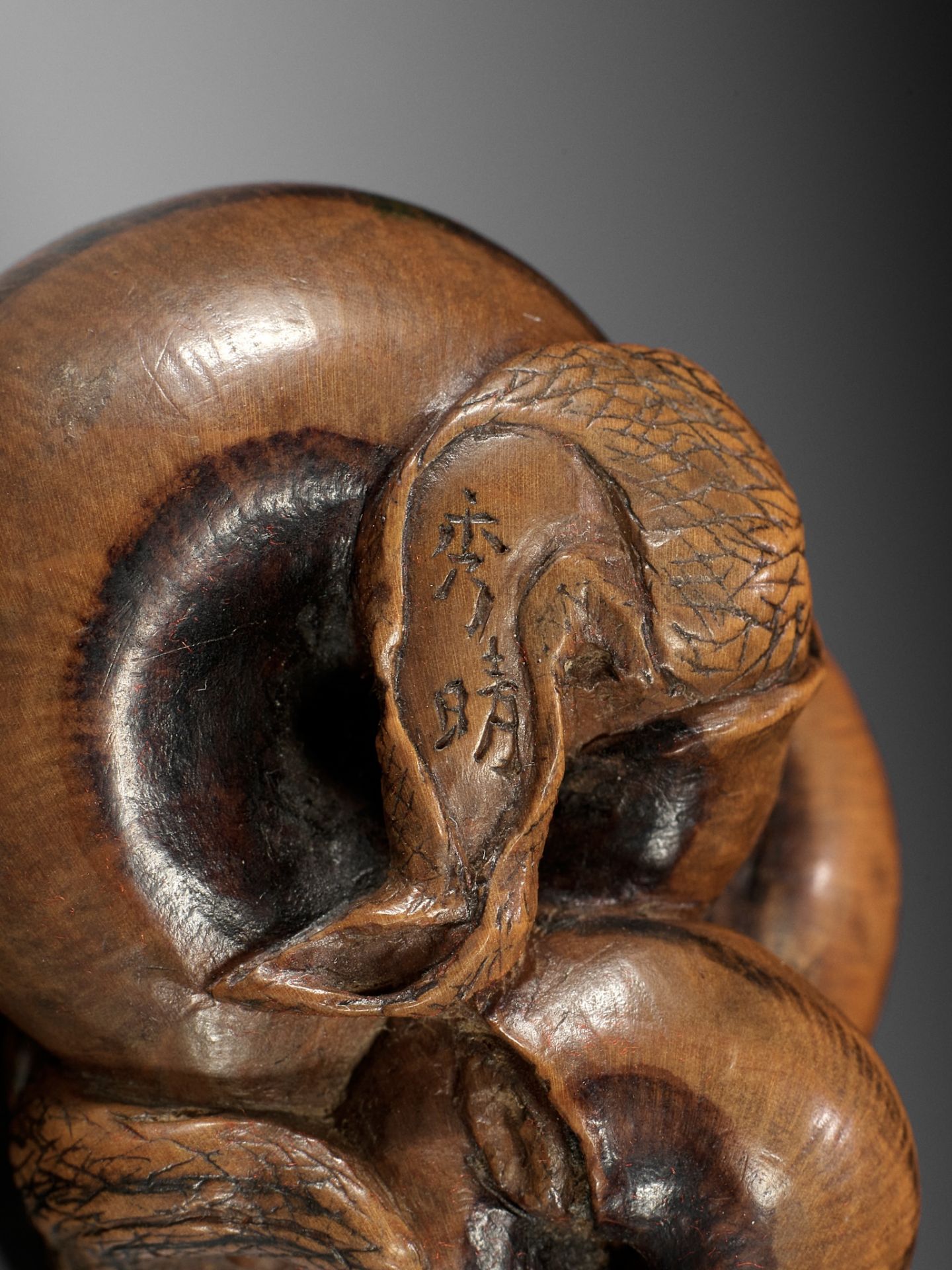 HIDEHARU: A SUPERB WOOD NETSUKE OF THREE SNAILS - Bild 13 aus 15