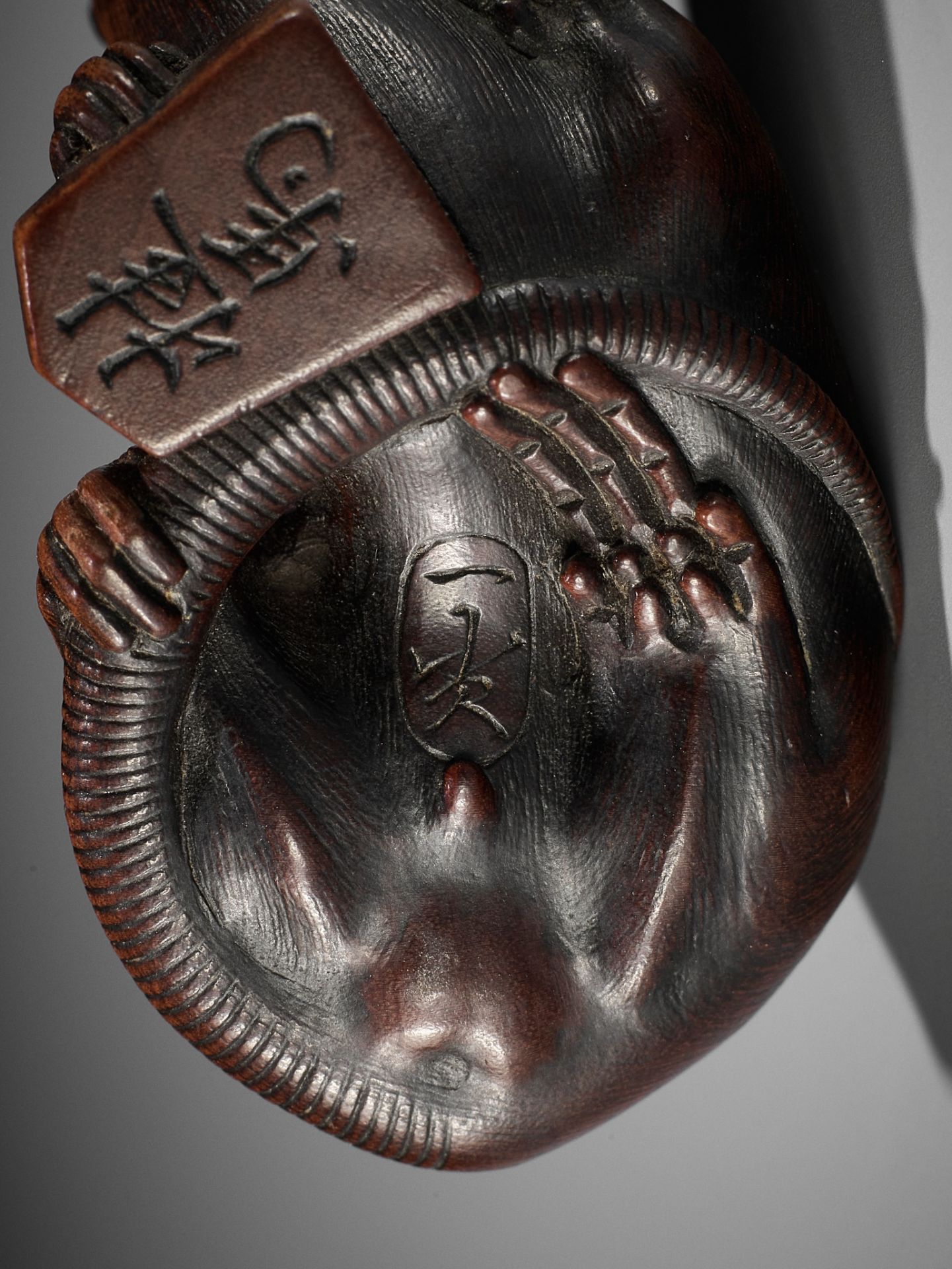 IKKAN: A FINE WOOD NETSUKE OF A RAT WITH A SHOGI TILE - Image 16 of 17