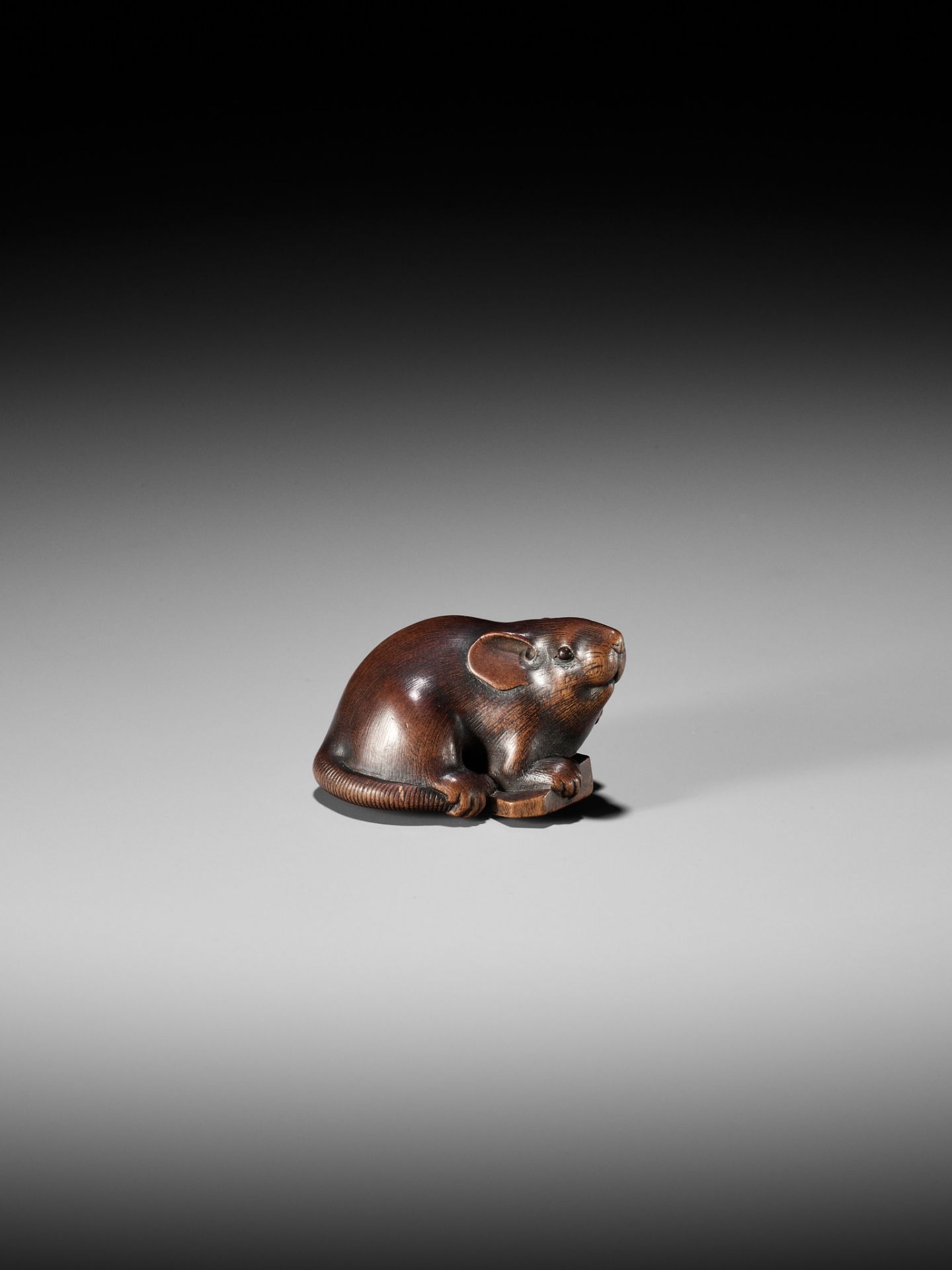 IKKAN: A FINE WOOD NETSUKE OF A RAT WITH A SHOGI TILE - Image 2 of 17