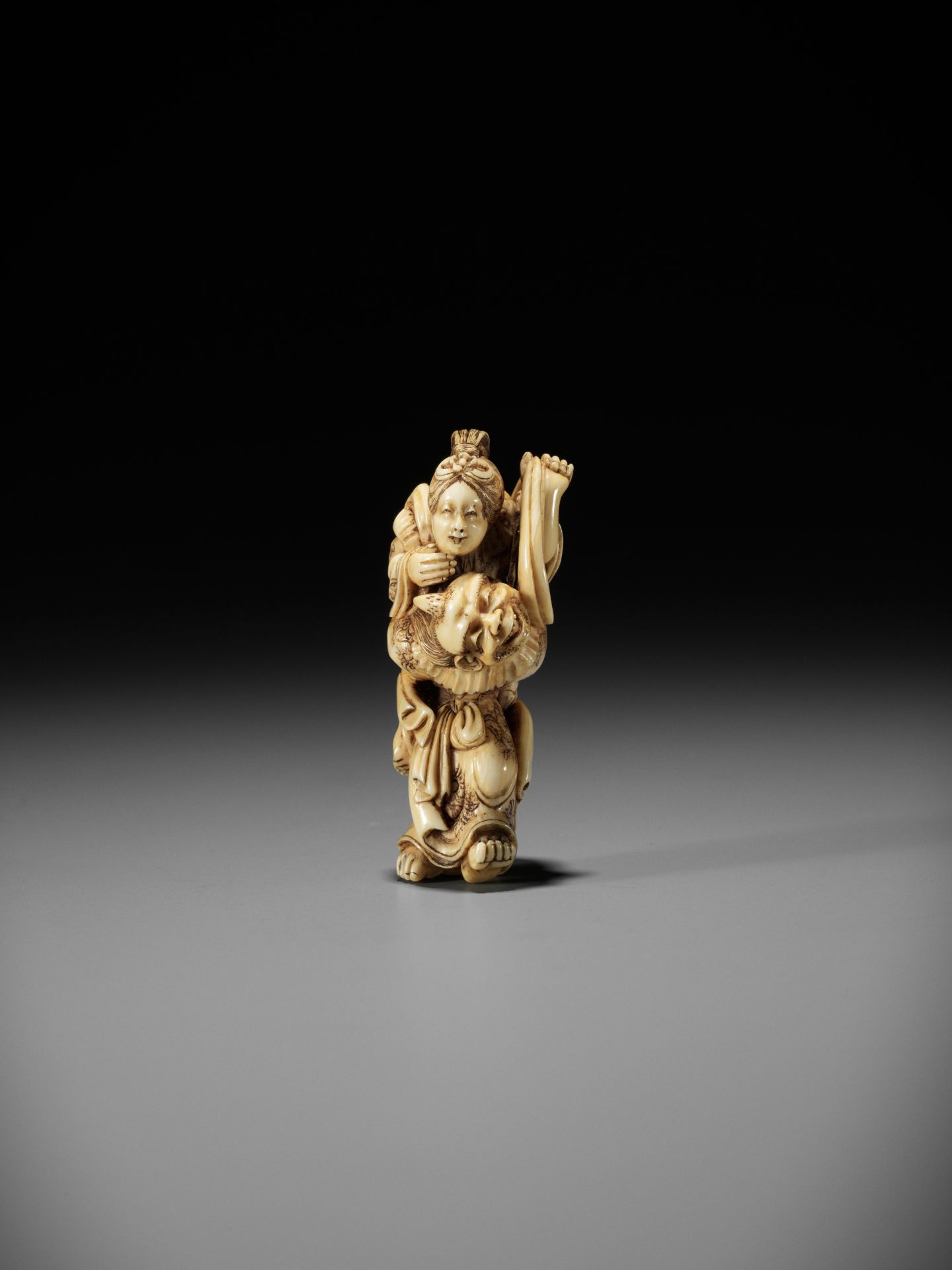 HIDEMASA: A FINE IVORY NETSUKE OF IKKAKU CARRYING THE PRINCESS SENDARAMO - Image 2 of 14