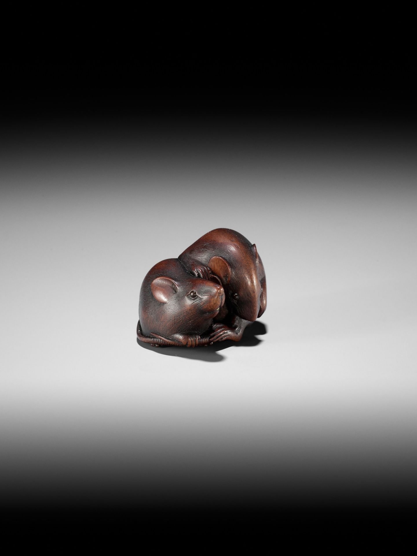 IKKAN: A SUPERB WOOD NETSUKE OF TWO RATS - Image 2 of 16