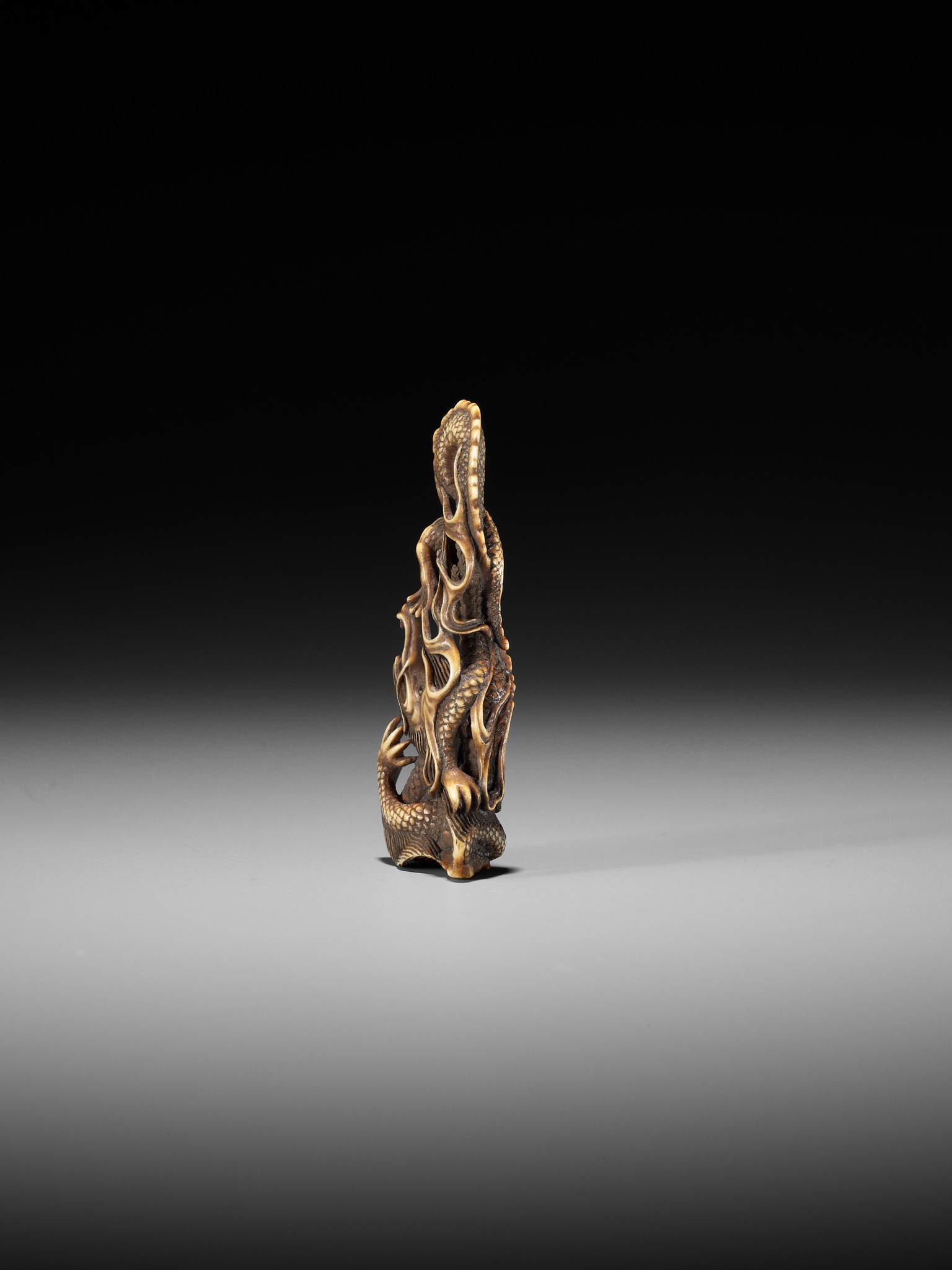 ITTO: A RARE OBIDOME-FORM IVORY NETSUKE OF A WRITHING RAIN DRAGON - Image 7 of 13