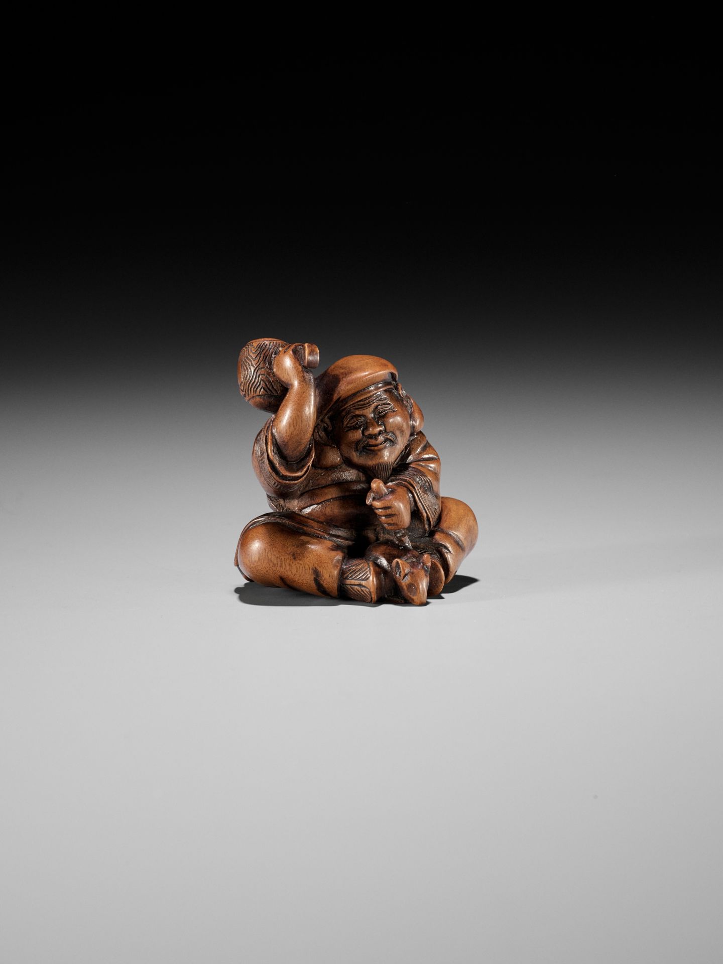 MASANAO: A RARE WOOD NETSUKE OF DAIKOKU CARVING A RAT - Bild 3 aus 12