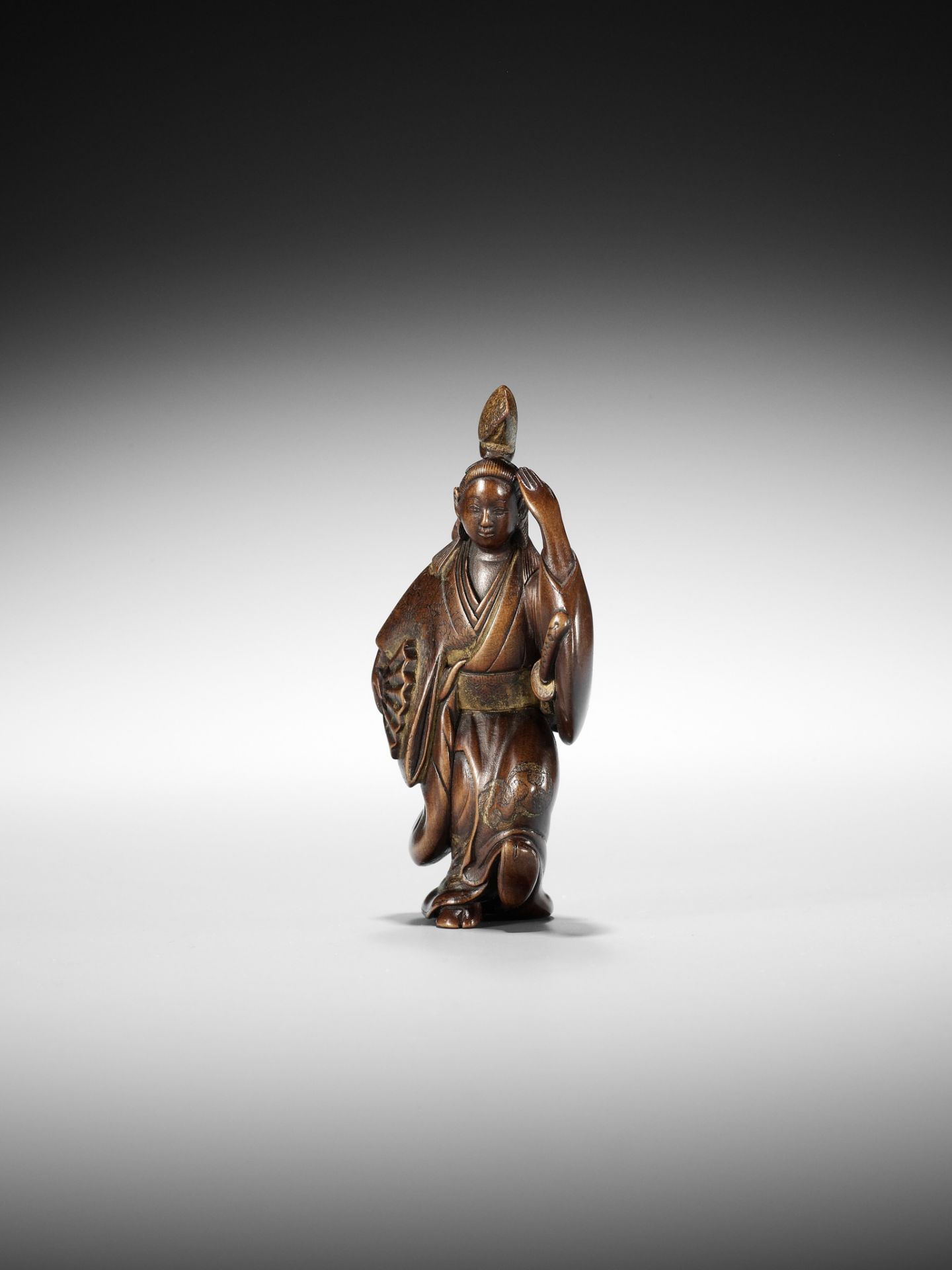 A MASTERFUL AND VERY RARE LACQUERED WOOD NETSUKE OF IZUMO NO OKUNI - Image 11 of 15