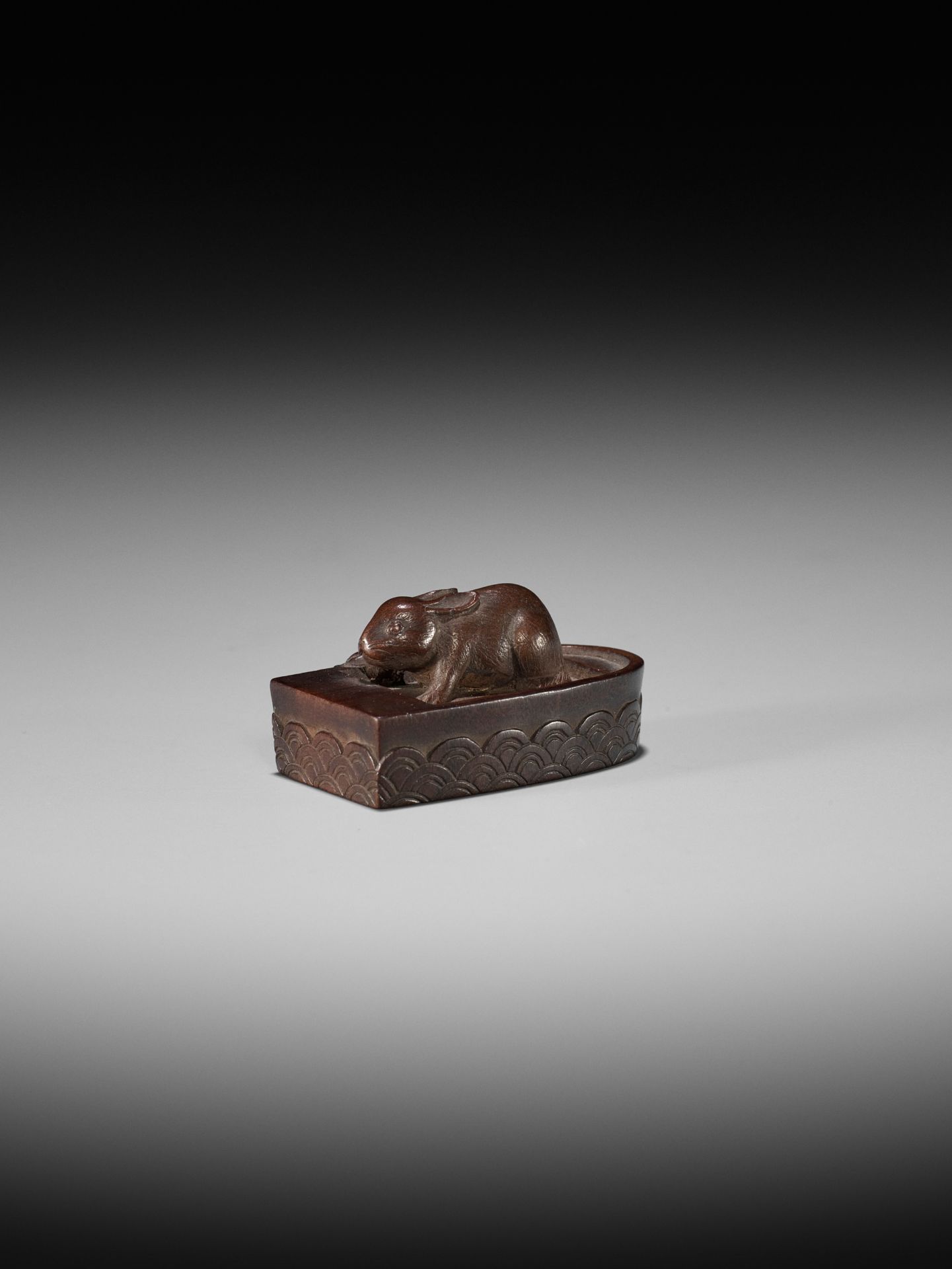 JUJO: A FINE WOOD NETSUKE OF HARE IN BOAT, KACHI-KACHI YAMA - Image 5 of 12