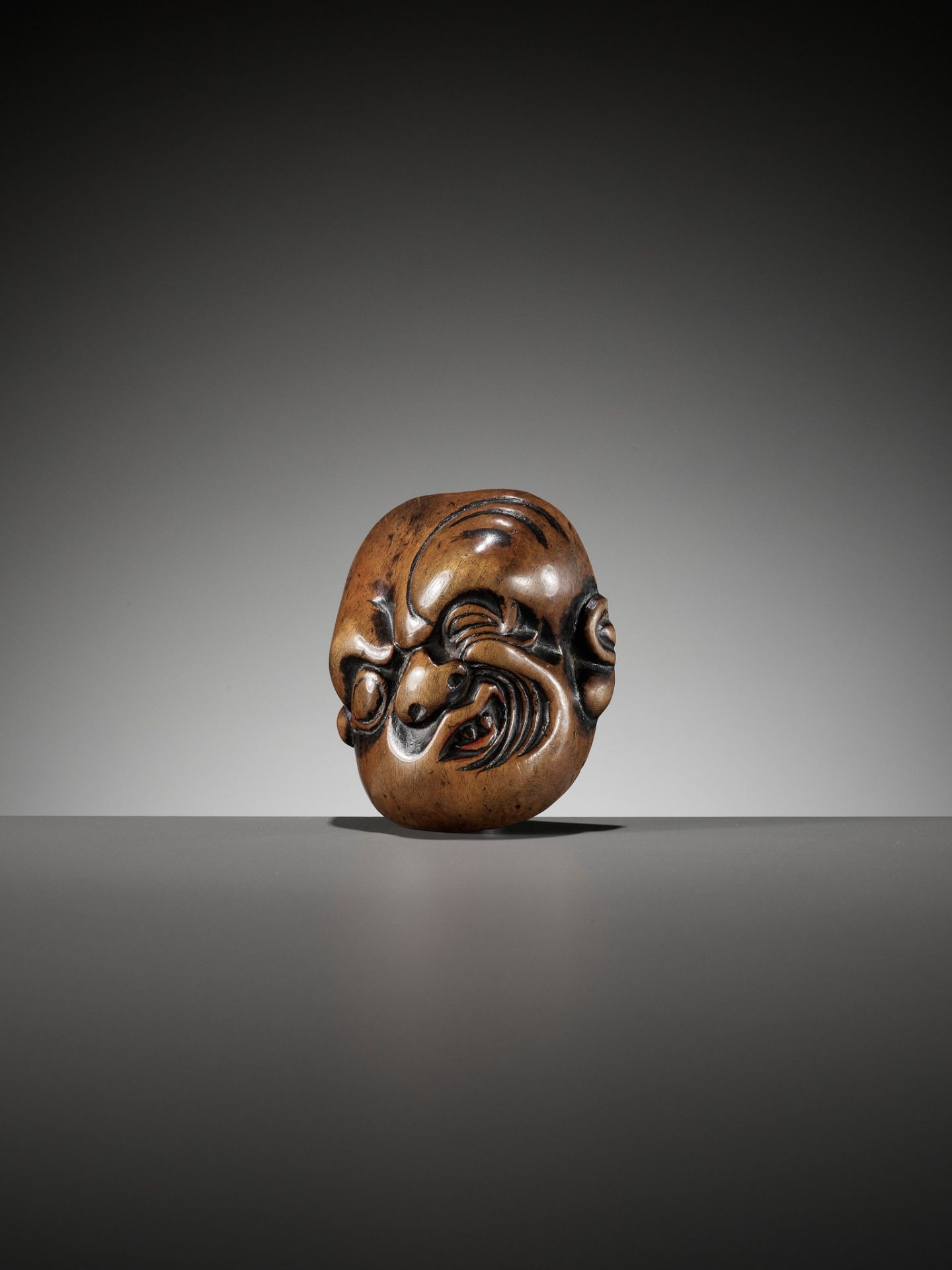 AN IMPORTANT EARLY WOOD MASK NETSUKE DEPICTING A GRIMACING MAN - Image 3 of 9