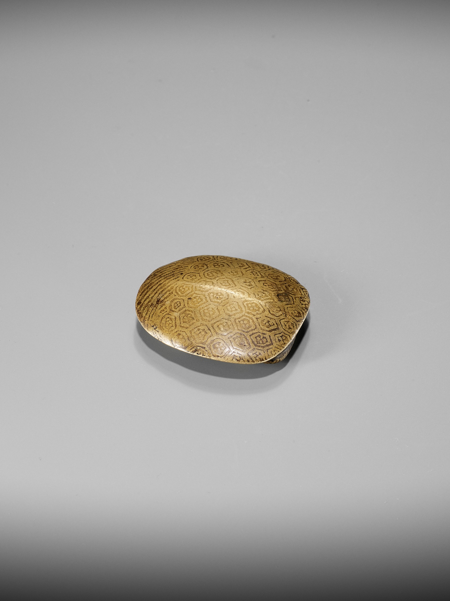 A RARE SENTOKU BRONZE NETSUKE OF A MINOGAME - Image 6 of 8