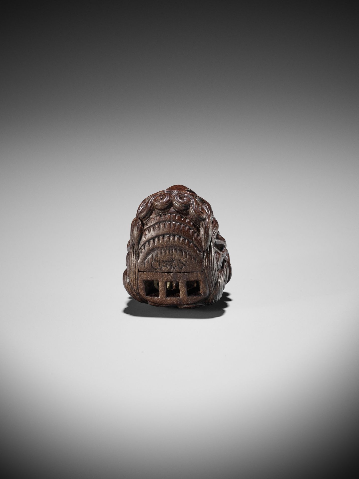 TAMETAKA: A SUPERB WOOD MASK NETSUKE OF A SHISHI - Bild 14 aus 15