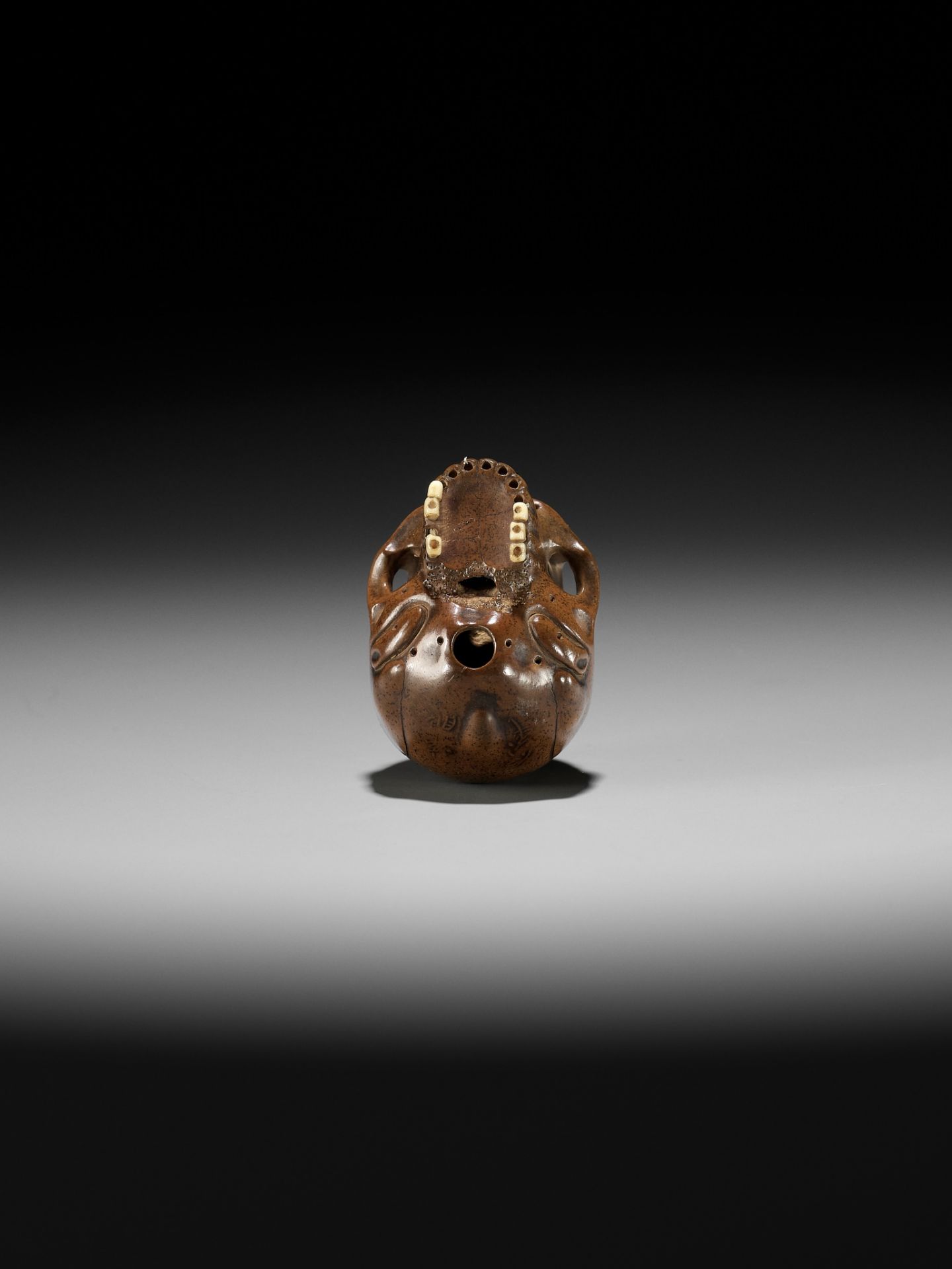 TADASHIGE: A SUPERB WOOD NETSUKE OF A SKULL WITH INLAID STAG ANTLER TEETH - Image 3 of 12