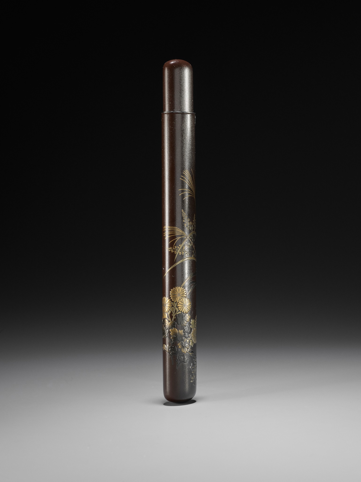 A LACQUER KISERUZUTSU AND A RED LEATHER POUCH DEPICTING AUTUMN GRASSES AND FLOWERS - Image 4 of 9