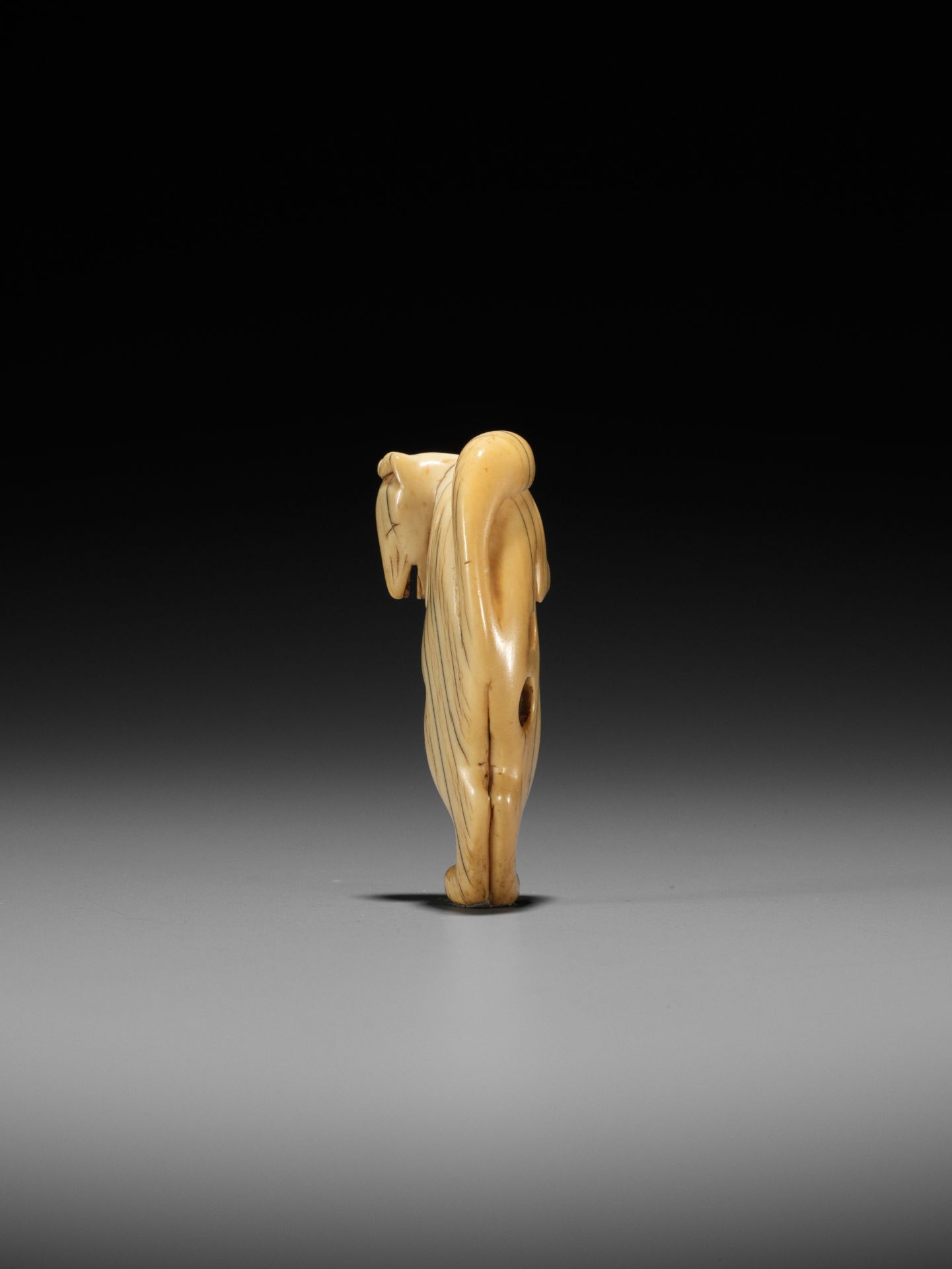 A GOOD IVORY NETSUKE OF A DANCING KITSUNE - Bild 6 aus 11