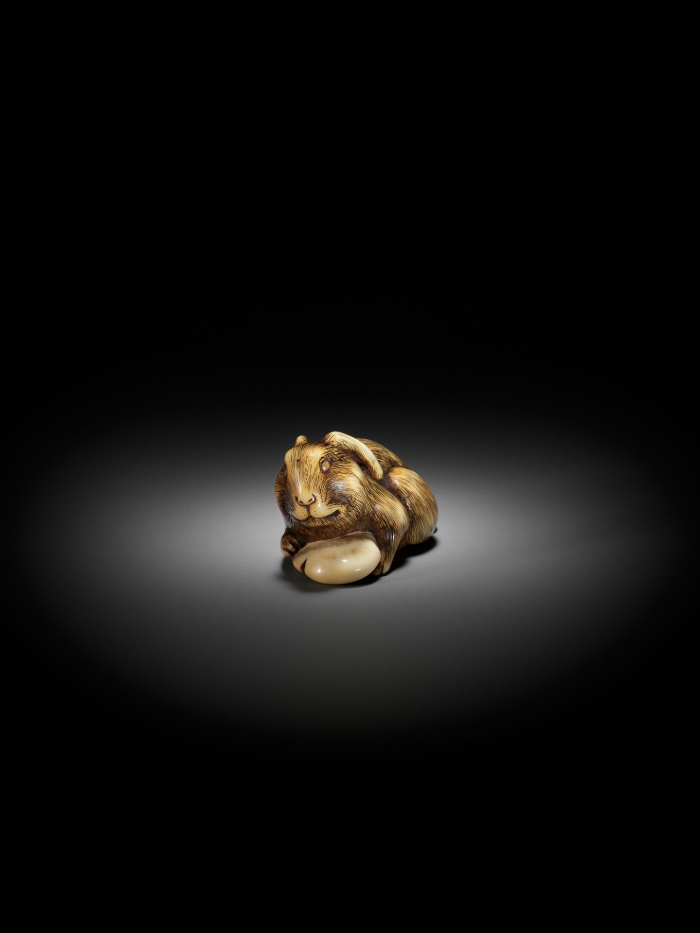 MASATOMO: A RARE IVORY NETSUKE OF A HARE WITH MUSHROOM - Image 11 of 14