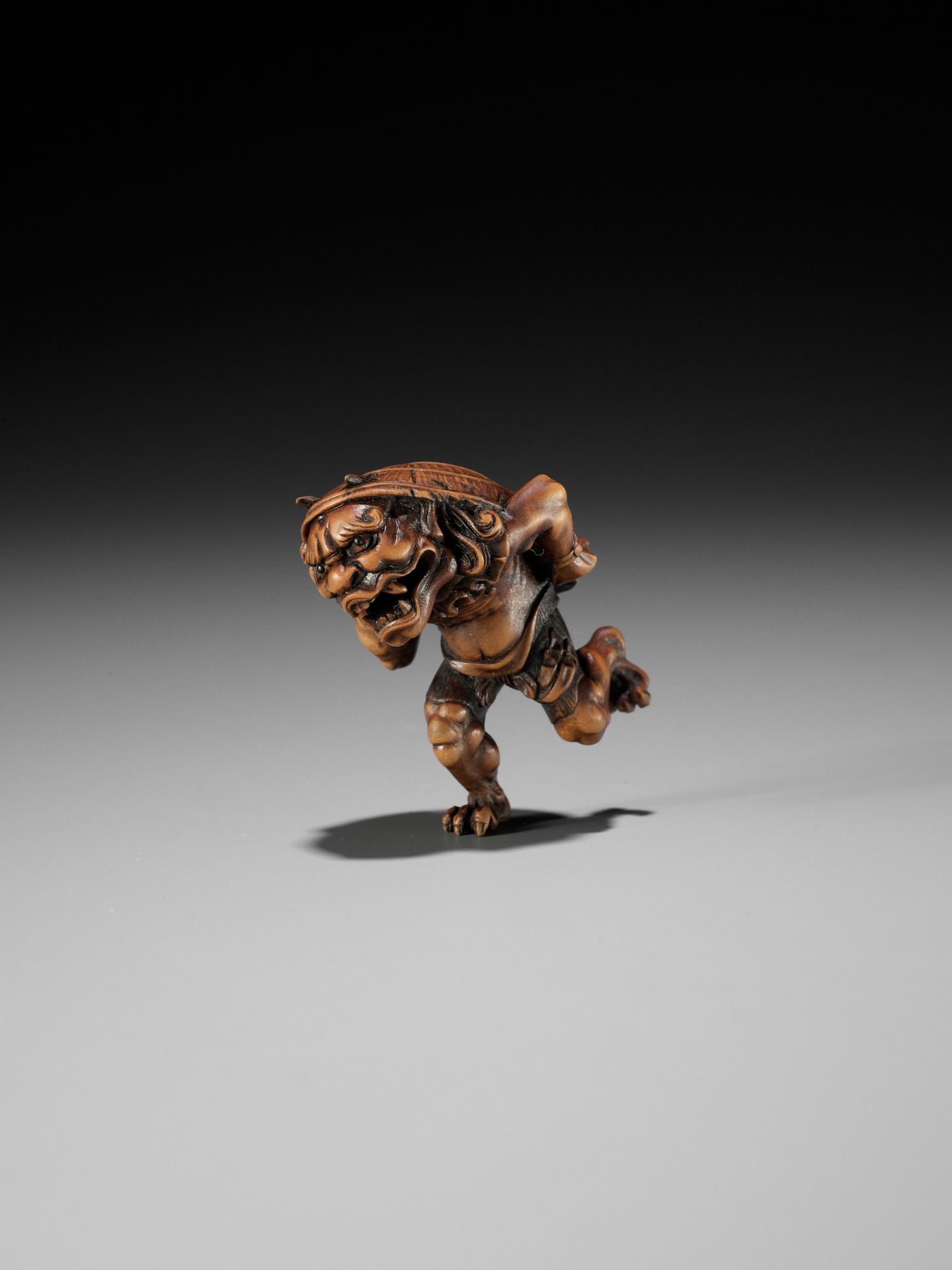 A WOOD NETSUKE OF AN ONI AT SETSUBUN, ATTRIBUTED TO ROKKO - Image 3 of 9
