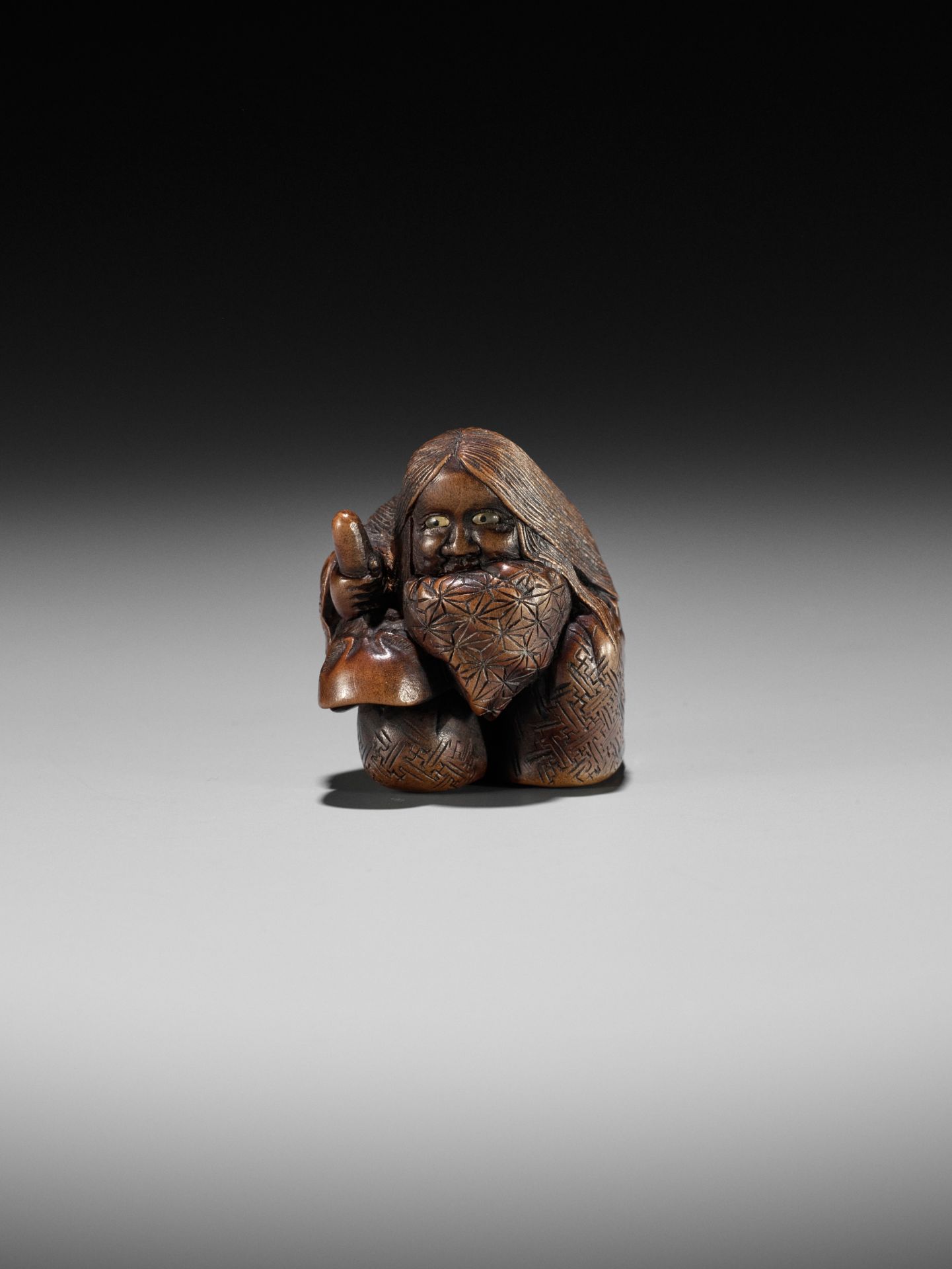 NOBUKAZU: A WOOD SHUNGA NETSUKE OF OKAME WITH TENGU MASK - Image 5 of 12