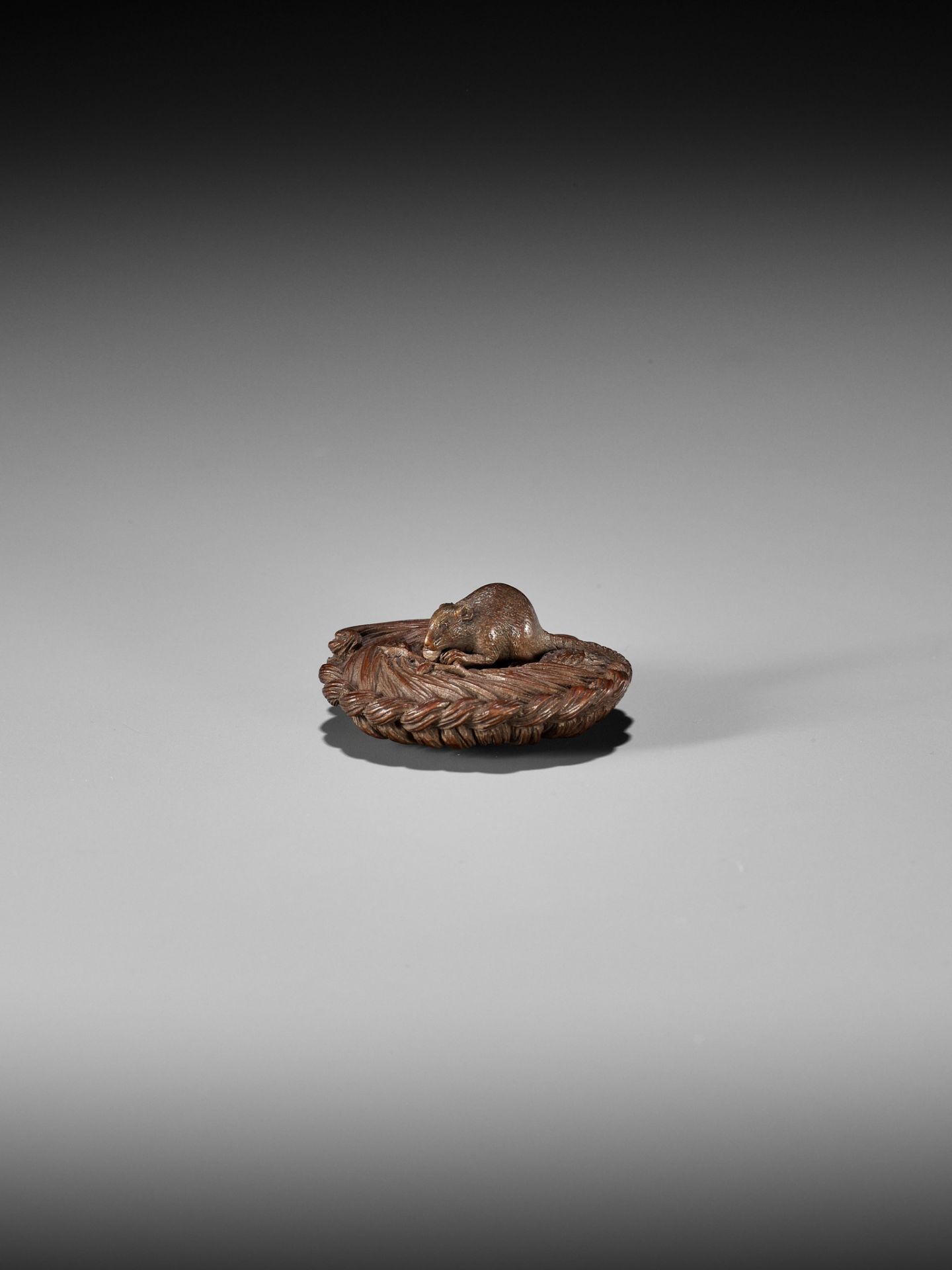 MORITA SOKO: A SUPERB SMALL WOOD NETSUKE OF A RAT ON A STRAW RICE BALE - Image 10 of 17