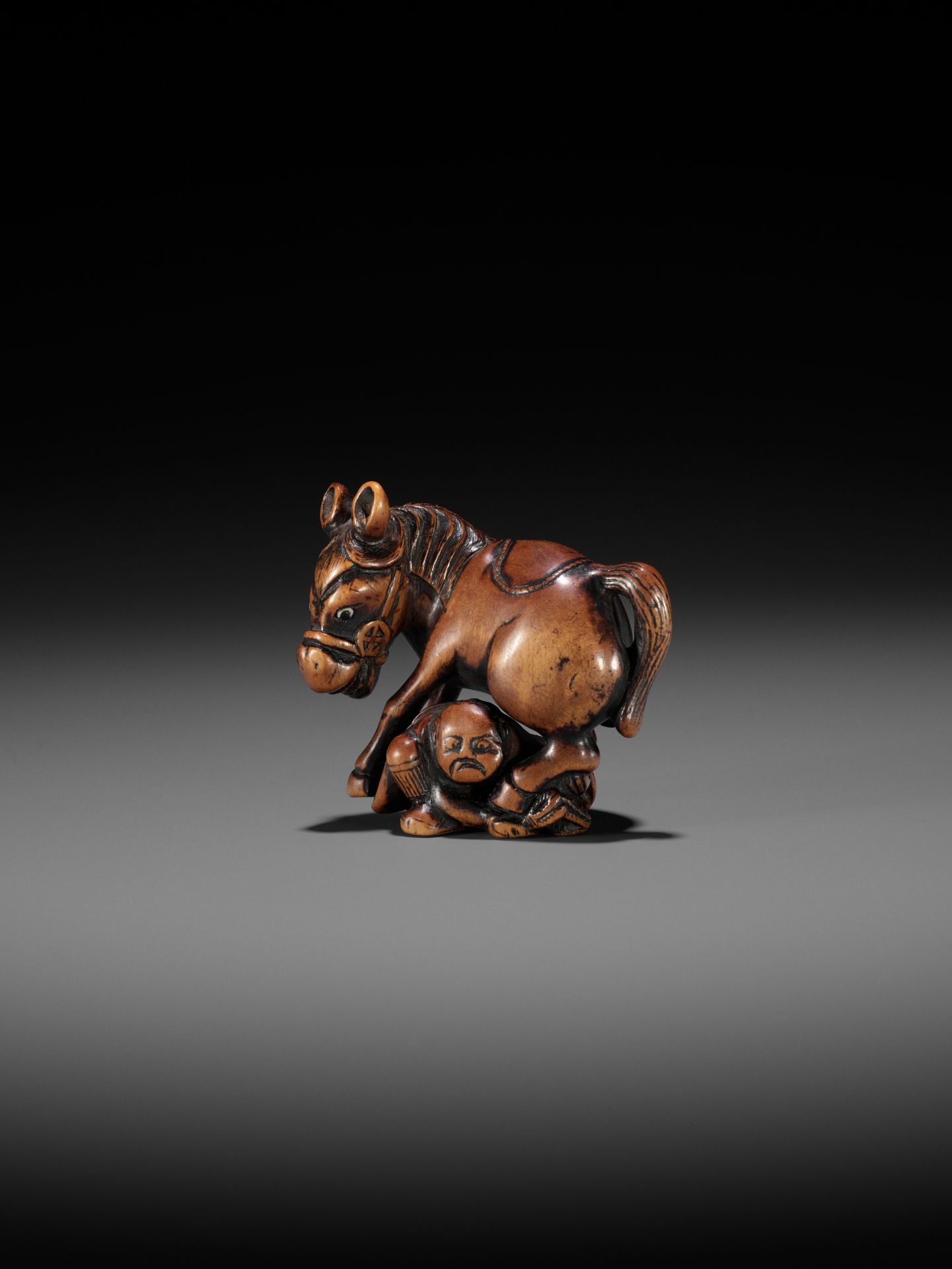 A SUPERB WOOD NETSUKE OF A MULE AND GROOM - Bild 5 aus 15