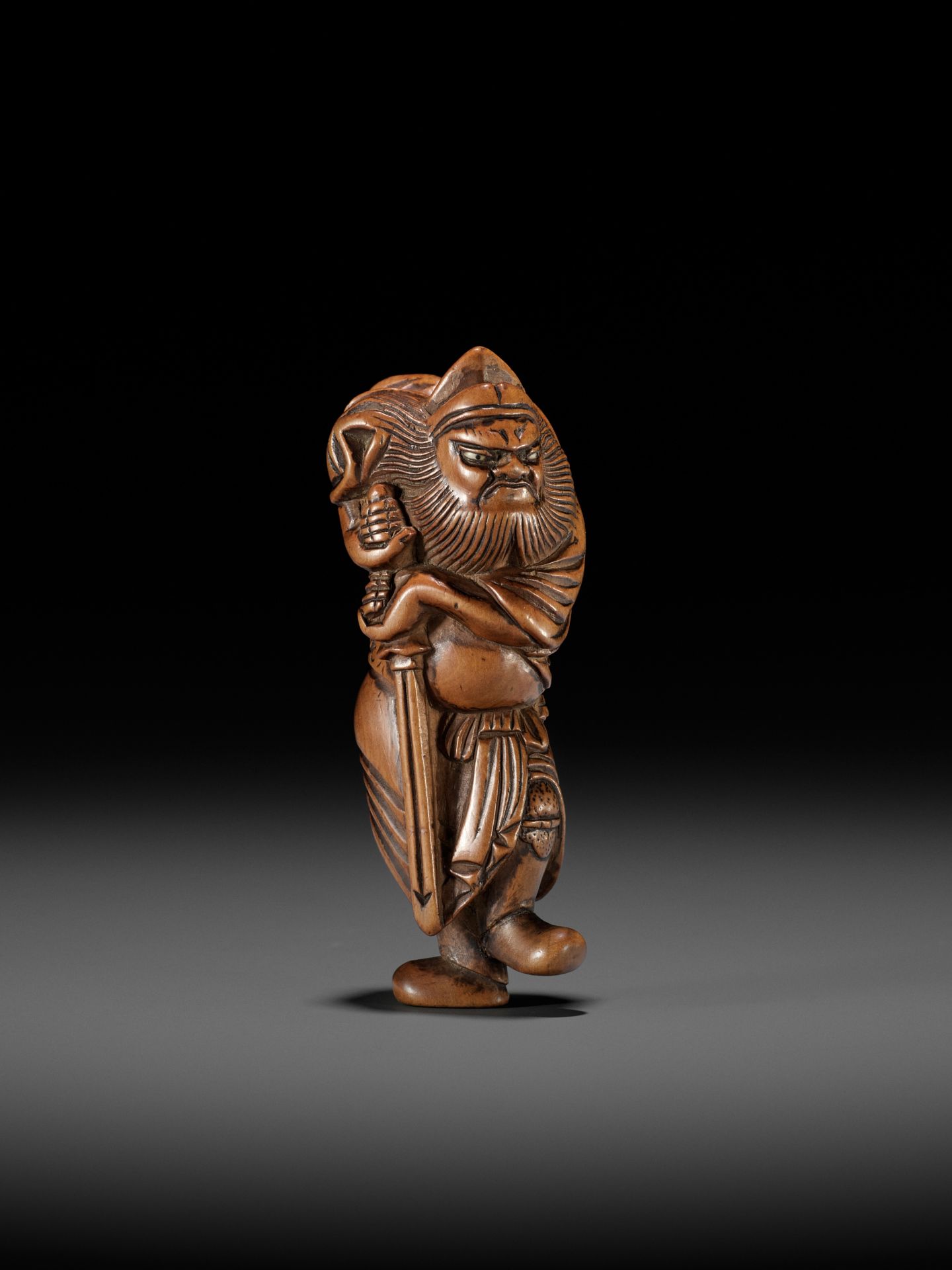 A GOOD WOOD NETSUKE OF SHOKI - Bild 4 aus 10