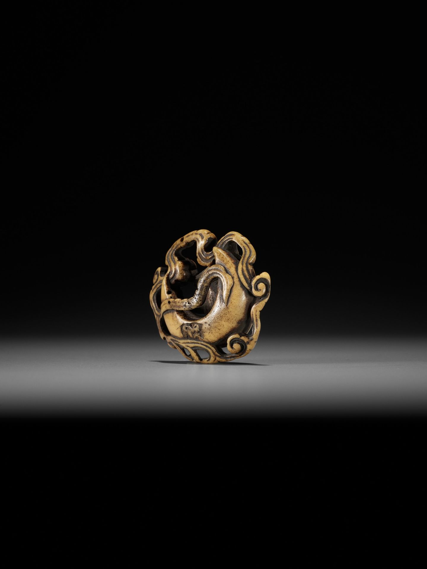 A FINE STAG ANTLER RYUSA MANJU NETSUKE OF A CUCKOO AND MOON, ATTRIBUTED TO RENSAI - Image 8 of 12