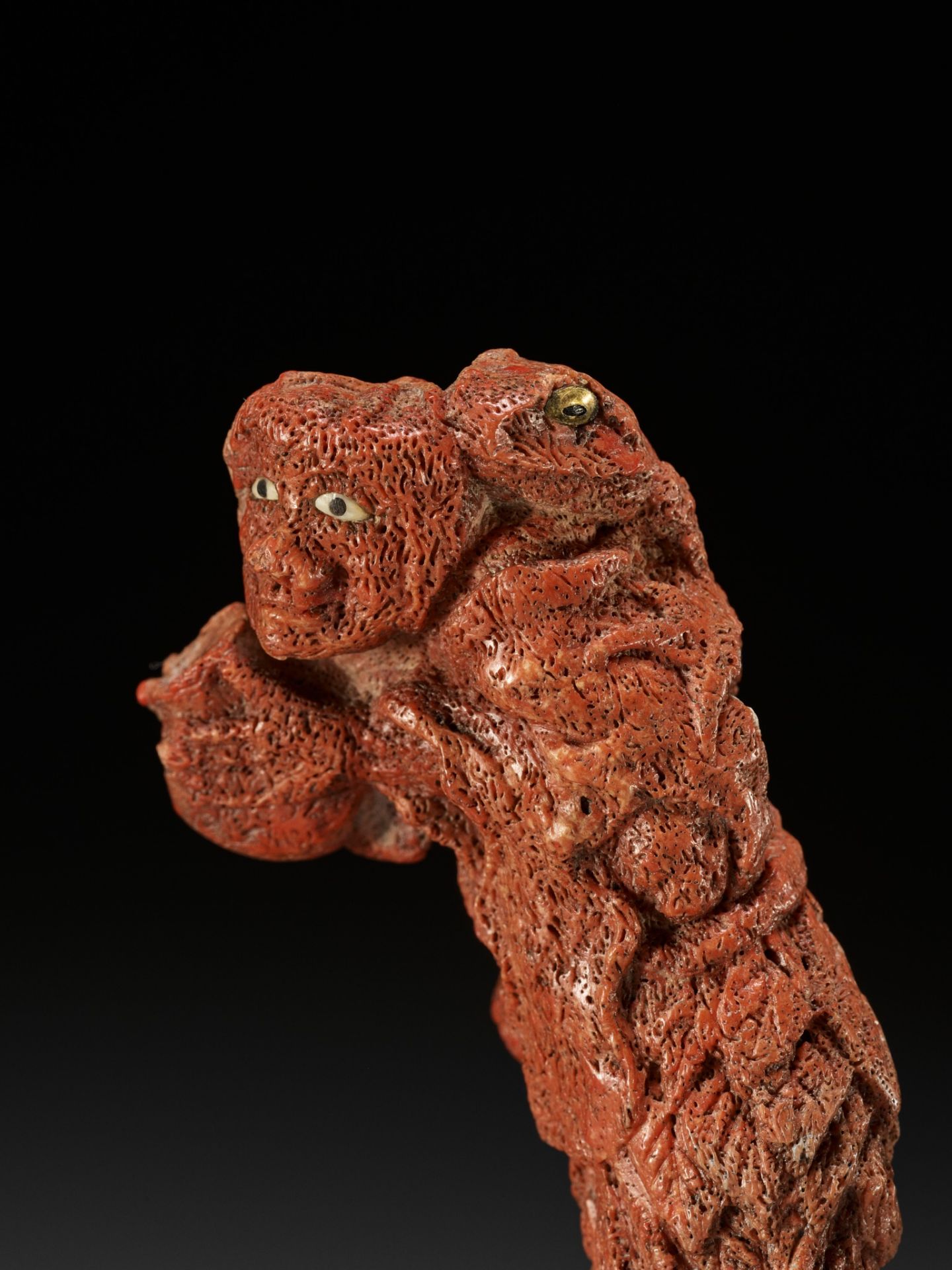 AN EXCEPTIONALLY RARE AND LARGE SOLID CORAL NETSUKE OF GAMA SENNIN - Image 11 of 12