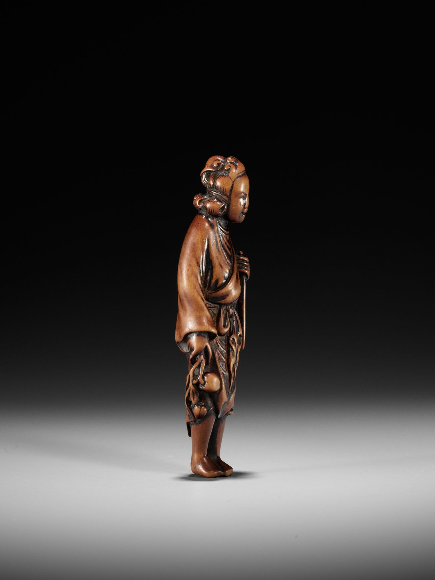 A SUPERB TALL WOOD NETSUKE OF SEIOBO - Bild 3 aus 13