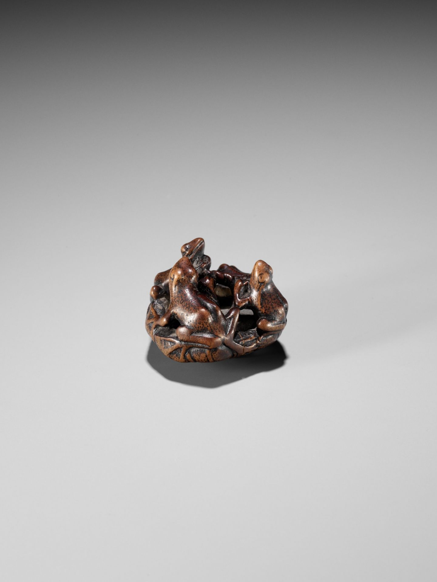 SEIMIN: A FINE WOOD NETSUKE OF A FROGS ON A LOTUS LEAF - Image 7 of 12