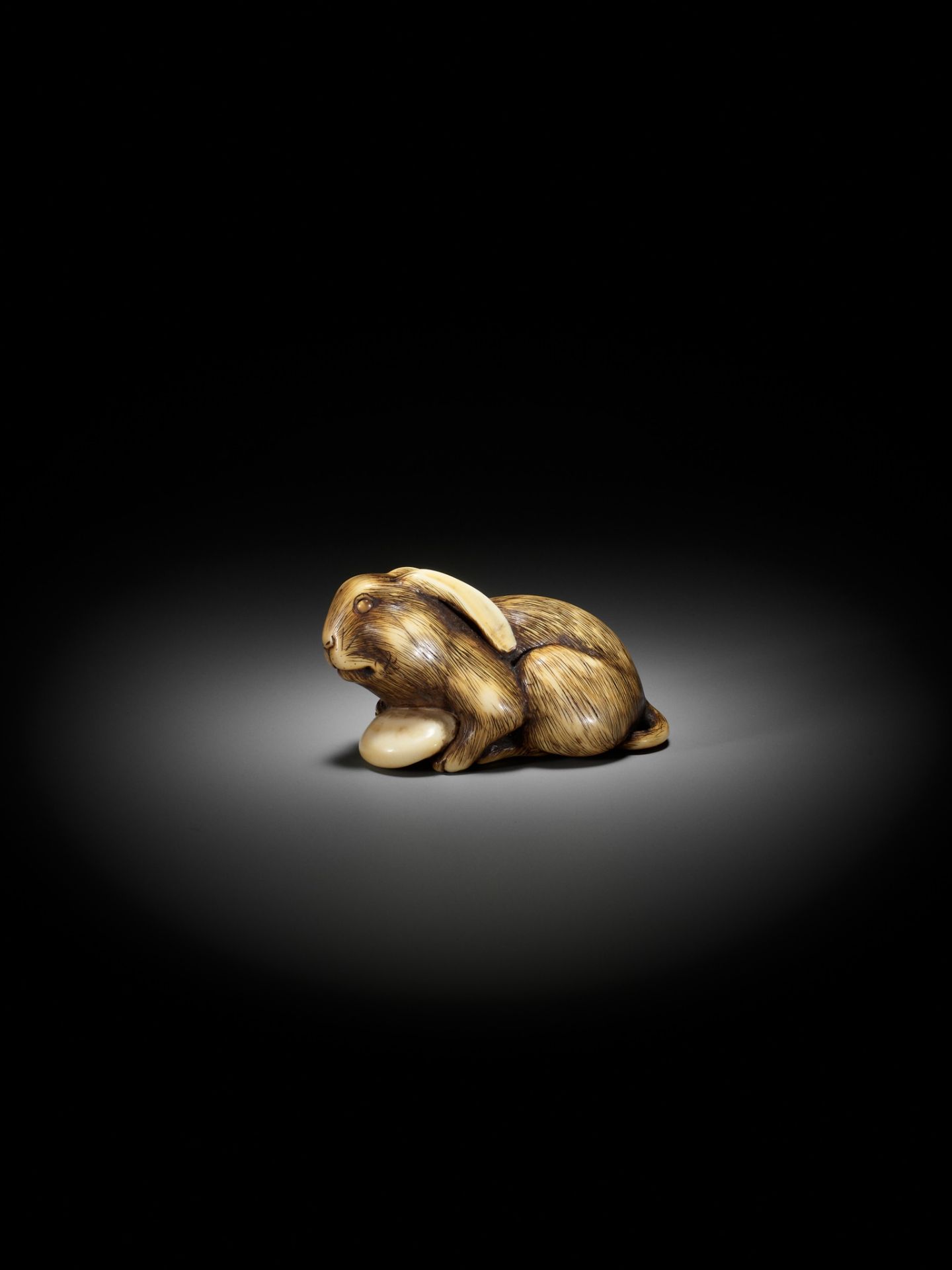 MASATOMO: A RARE IVORY NETSUKE OF A HARE WITH MUSHROOM - Image 12 of 14