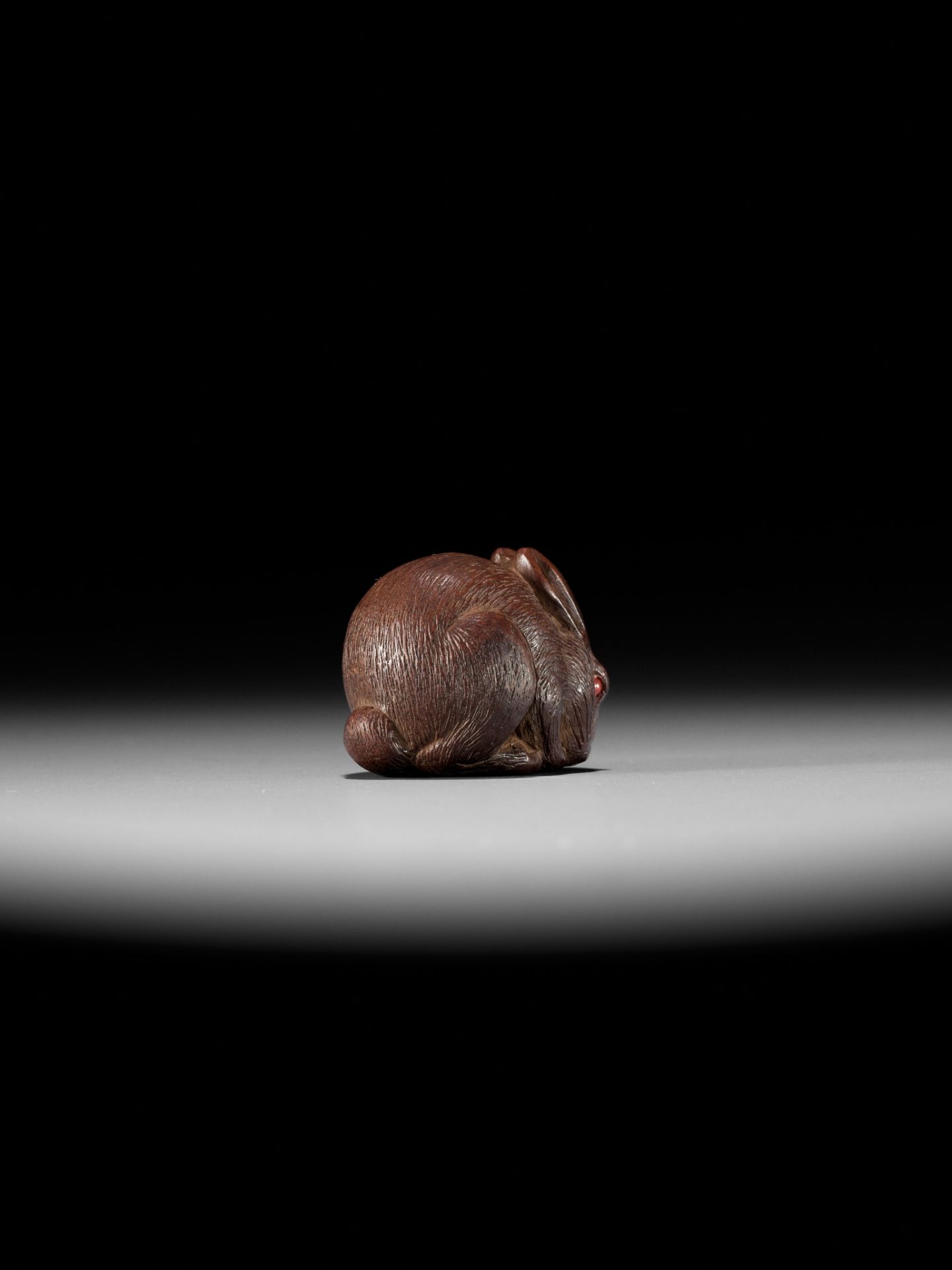 KOKEI: A FINE AND RARE WOOD NETSUKE OF A HARE - Image 5 of 14