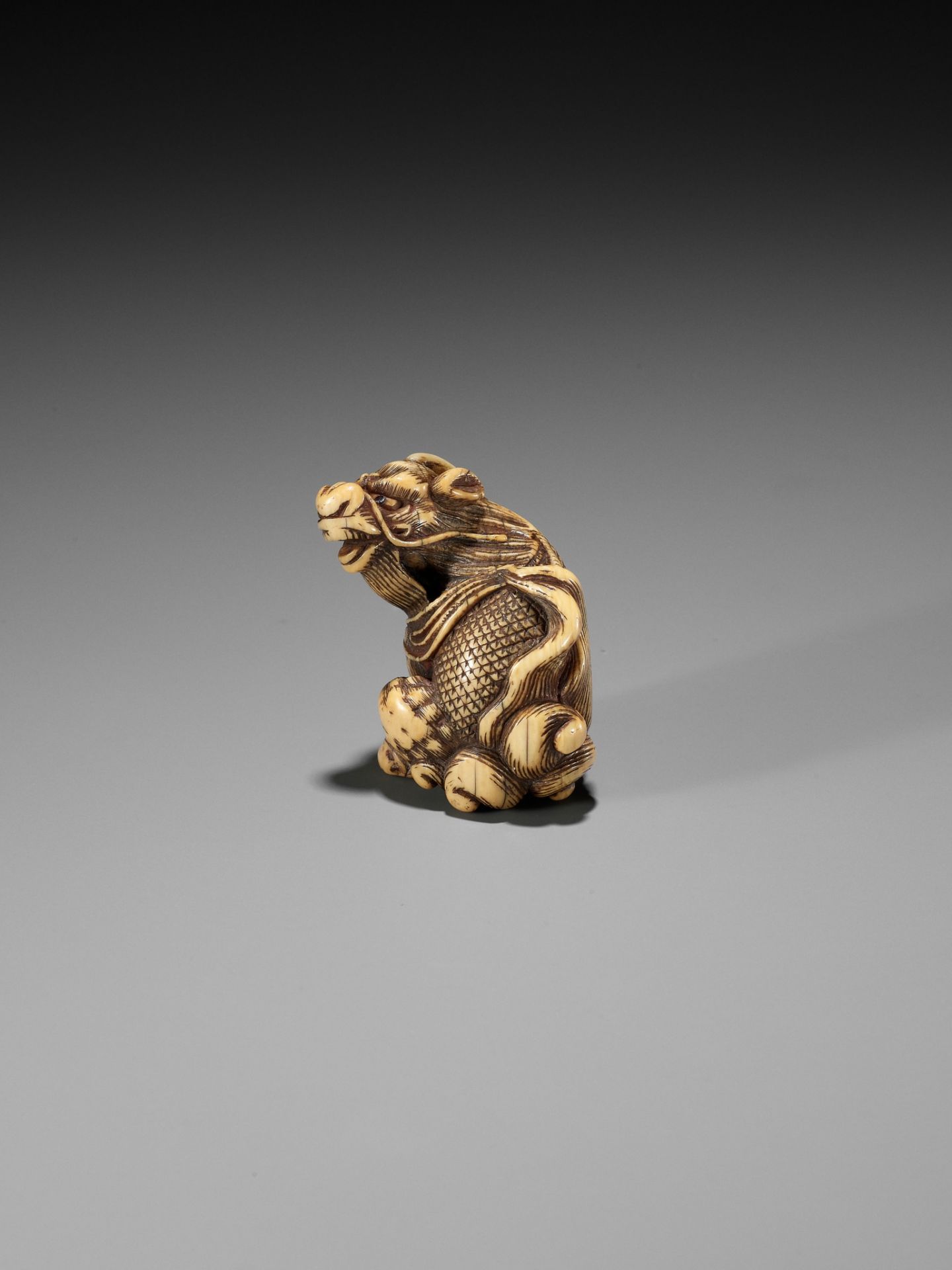 GYOKUZAN: AN IVORY NETSUKE OF A KIRIN - Image 6 of 14