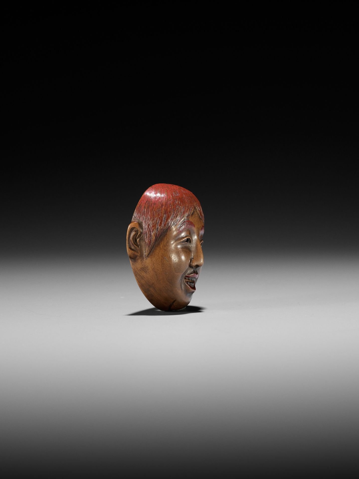 HO RAKUMIN: A WOOD AND LACQUER MASK NETSUKE OF A SHOJO - Bild 10 aus 11