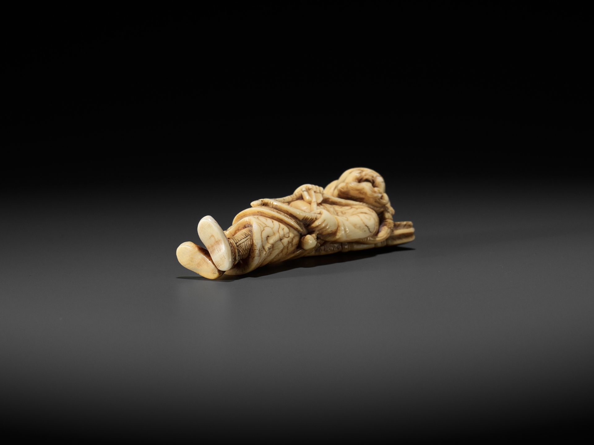 A POWERFUL TALL IVORY NETSUKE OF A TARTAR ARCHER - Image 10 of 11