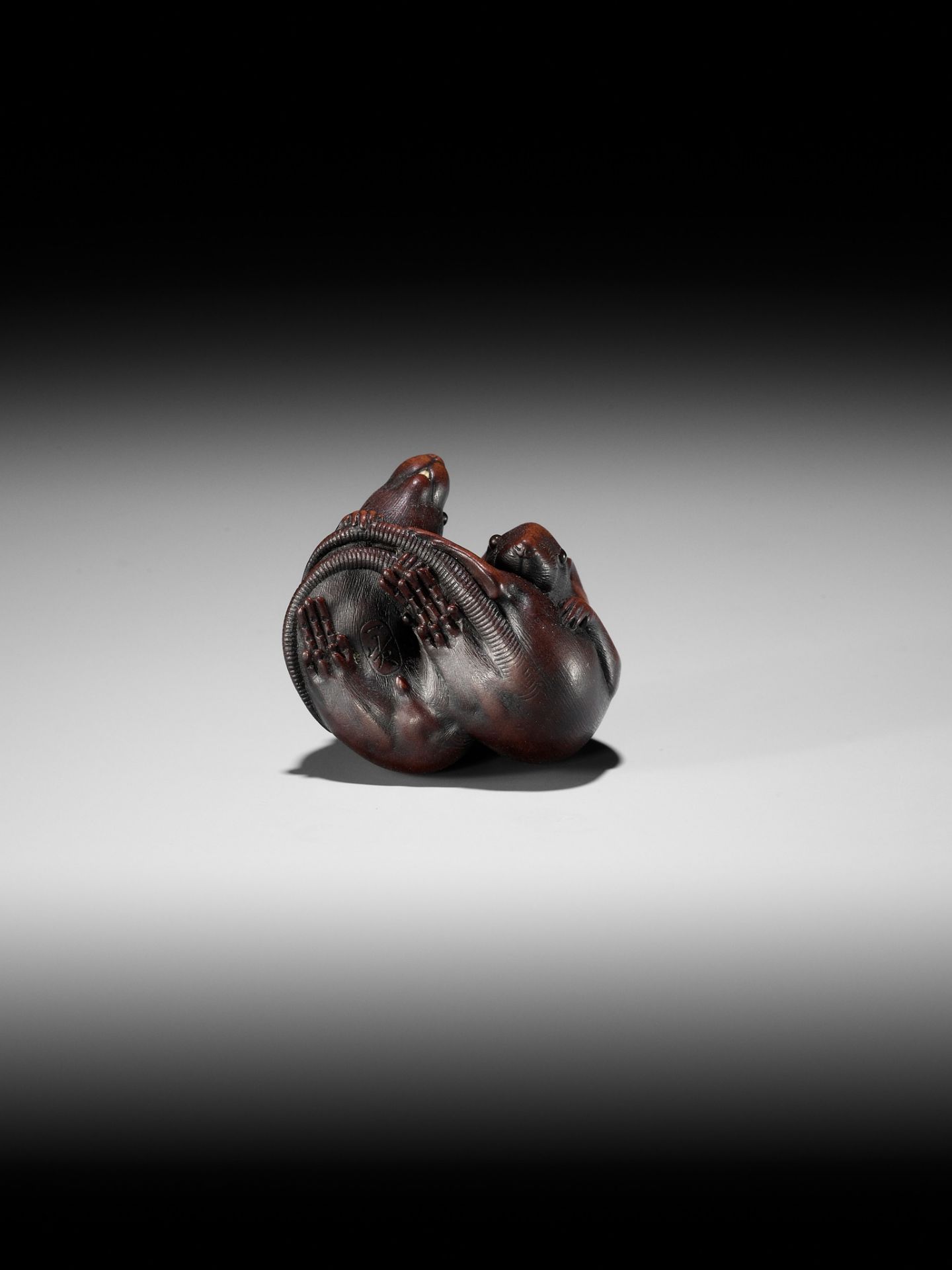 IKKAN: A SUPERB WOOD NETSUKE OF TWO RATS - Image 3 of 16