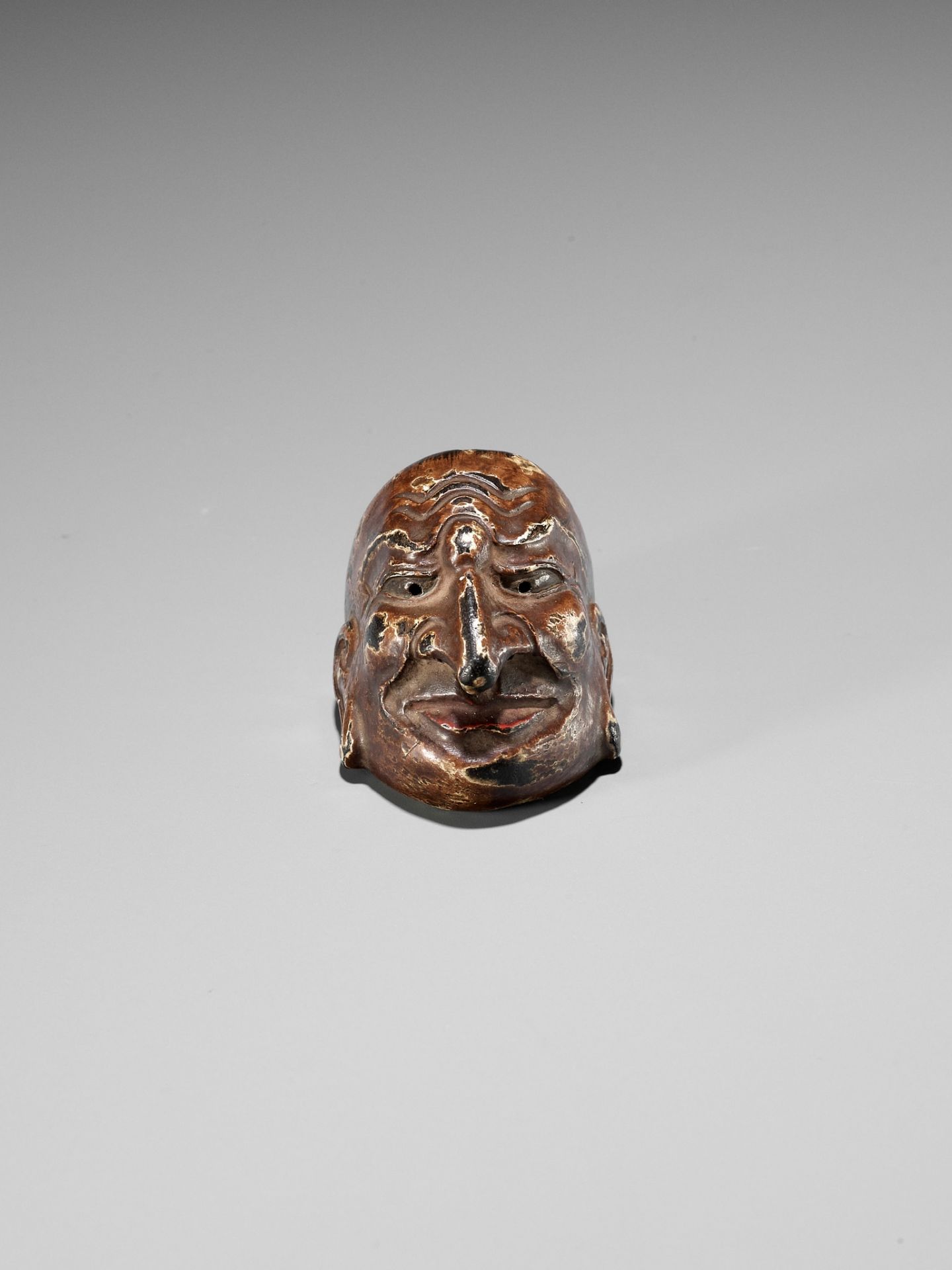 A LACQUERED WOOD GIGAKU MASK NETSUKE OF CHIDO - Image 11 of 12