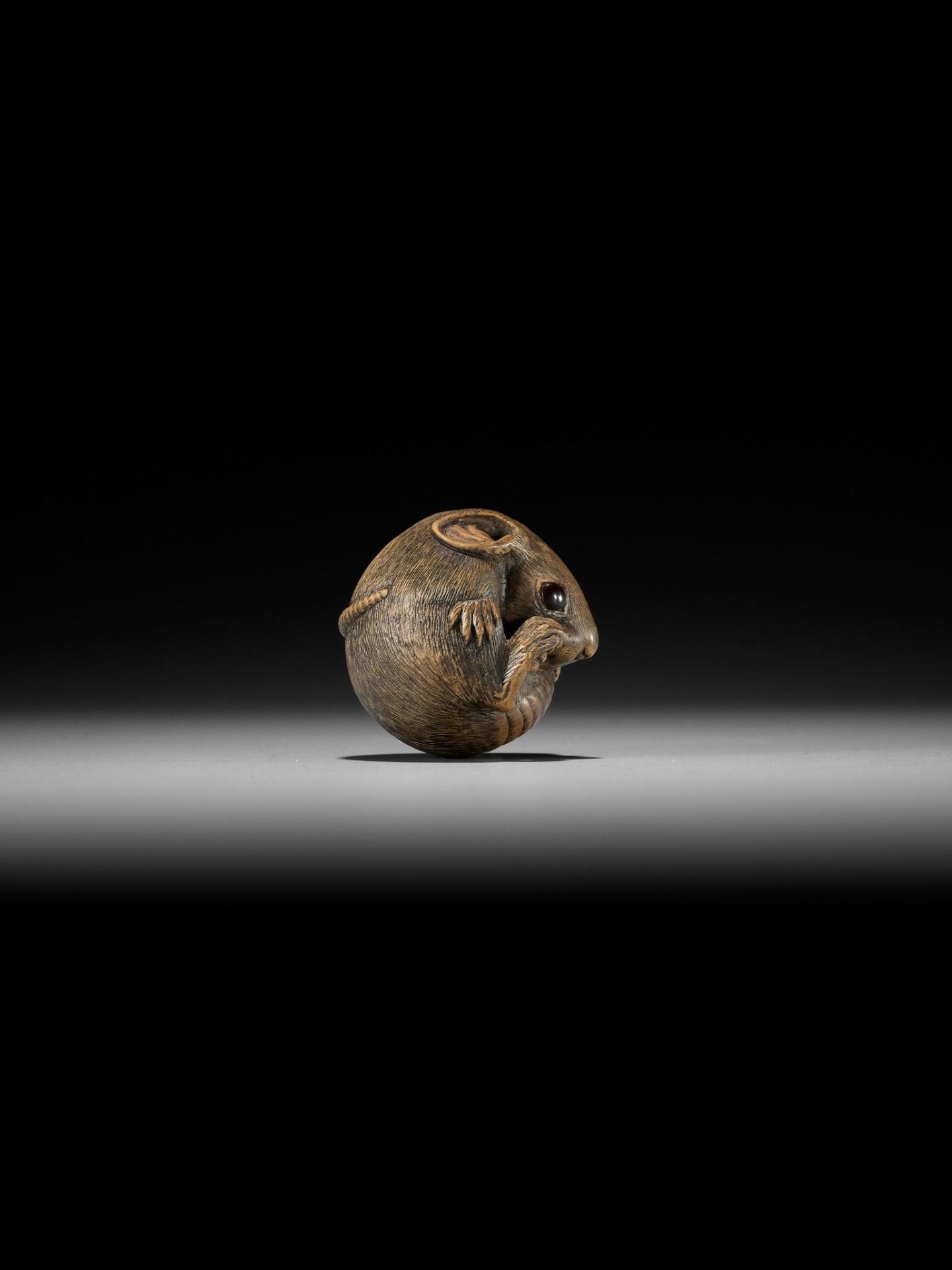 KINSUI: A CONTEMPORARY WOOD NETSUKE OF A COILED RAT - Image 5 of 12