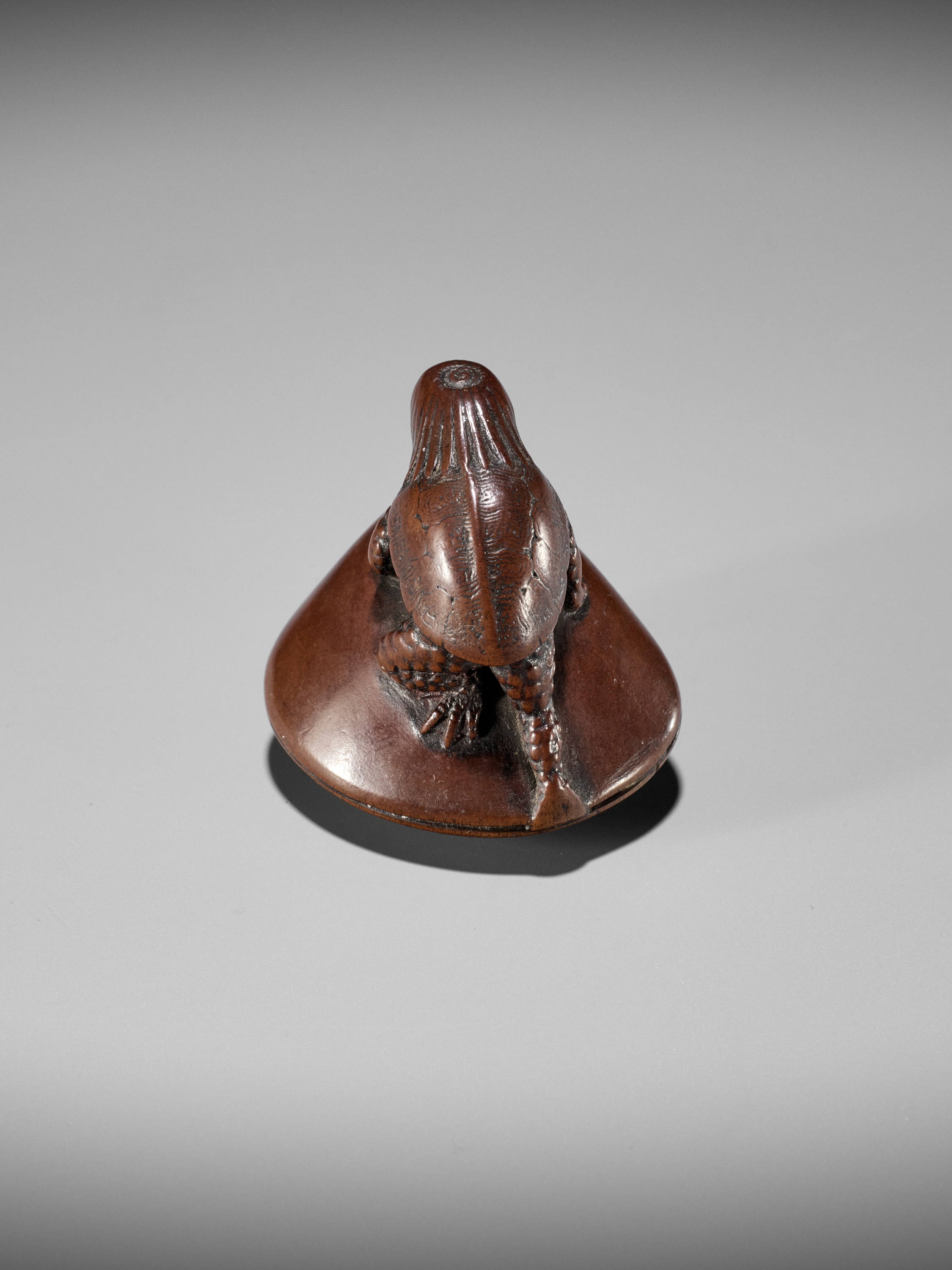 SUKETADA: A FINE WOOD NETSUKE OF A KAPPA TRAPPED BY A CLAM - Image 11 of 16