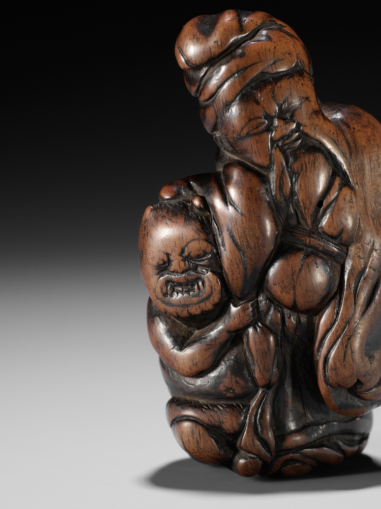 A SUPERB WOOD NETSUKE OF SHOKI AND ONI - Image 6 of 12