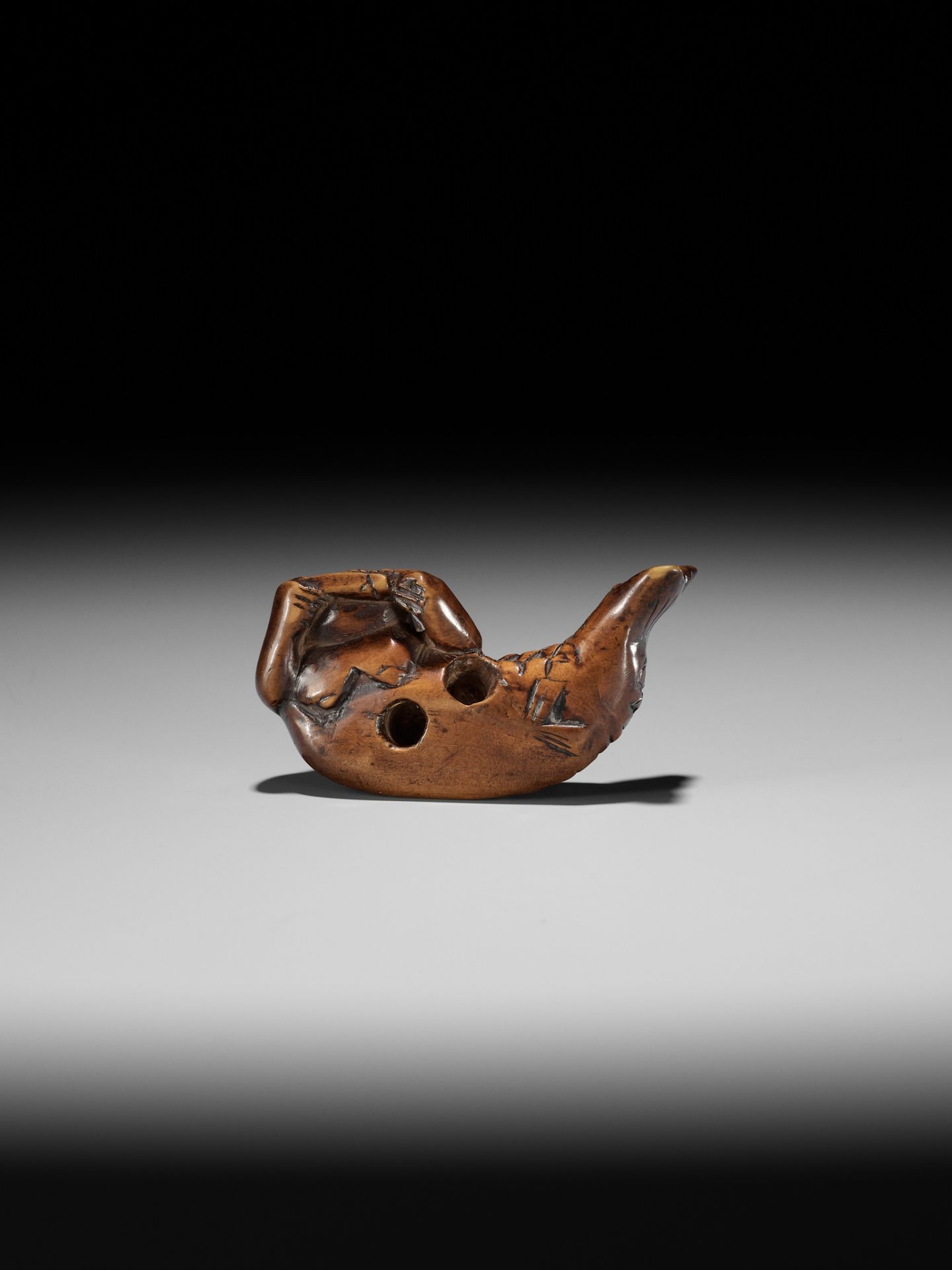 AN EARLY WOOD NETSUKE OF MERMAID (NINGYO) BLACKENING HER TEETH (OHAGURO) - Image 9 of 9