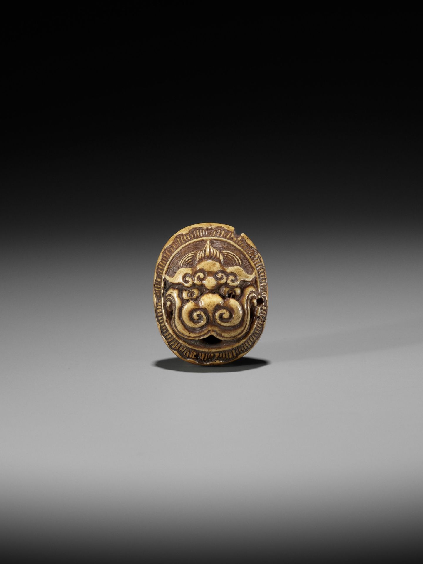 KOKUSAI: A STAG ANTLER RYUSA MANJU NETSUKE DEPICTING A ROOF TILE WITH ONI MASK (ONIGAWARA) - Image 2 of 14