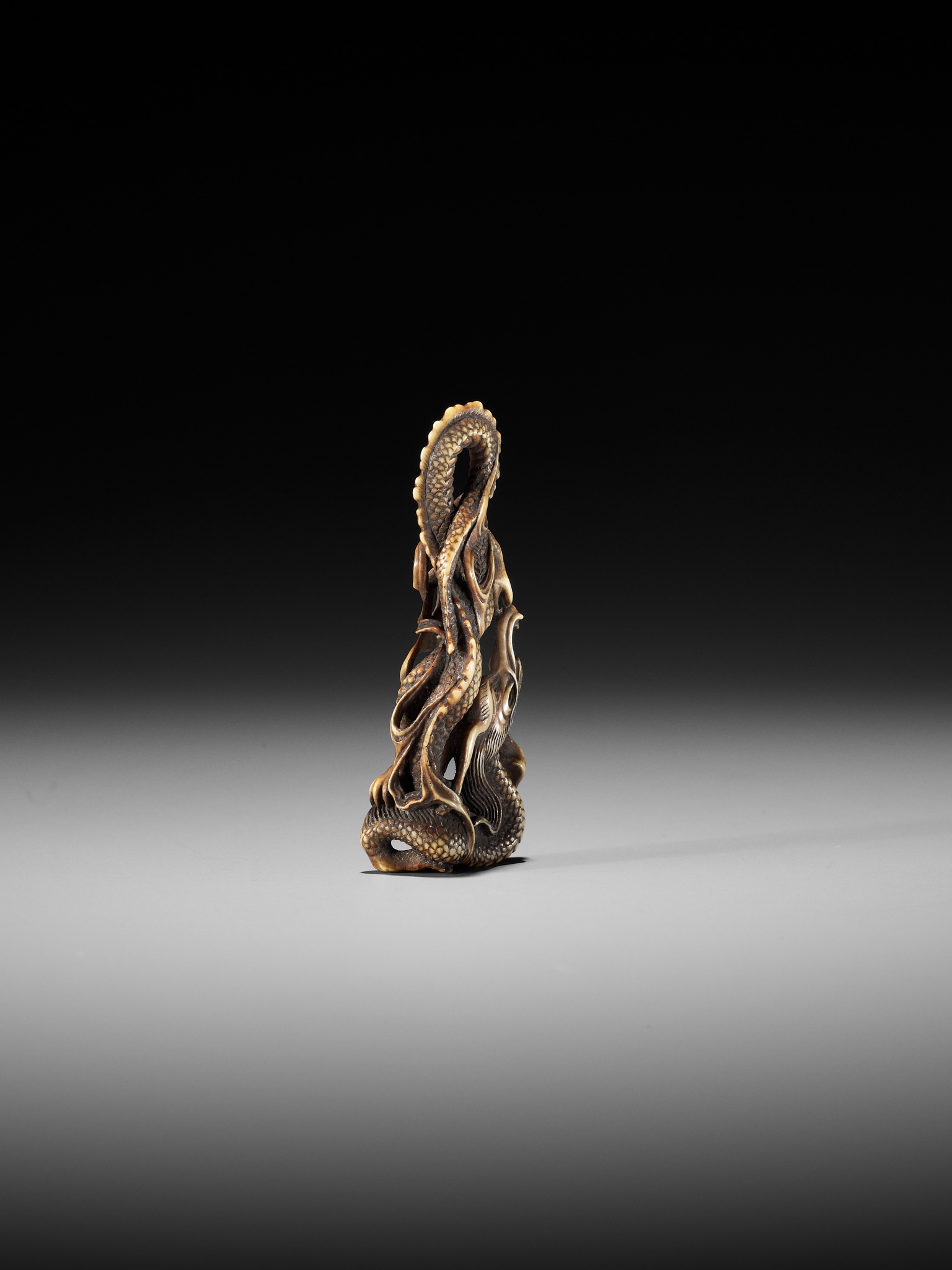 ITTO: A RARE OBIDOME-FORM IVORY NETSUKE OF A WRITHING RAIN DRAGON - Image 8 of 13