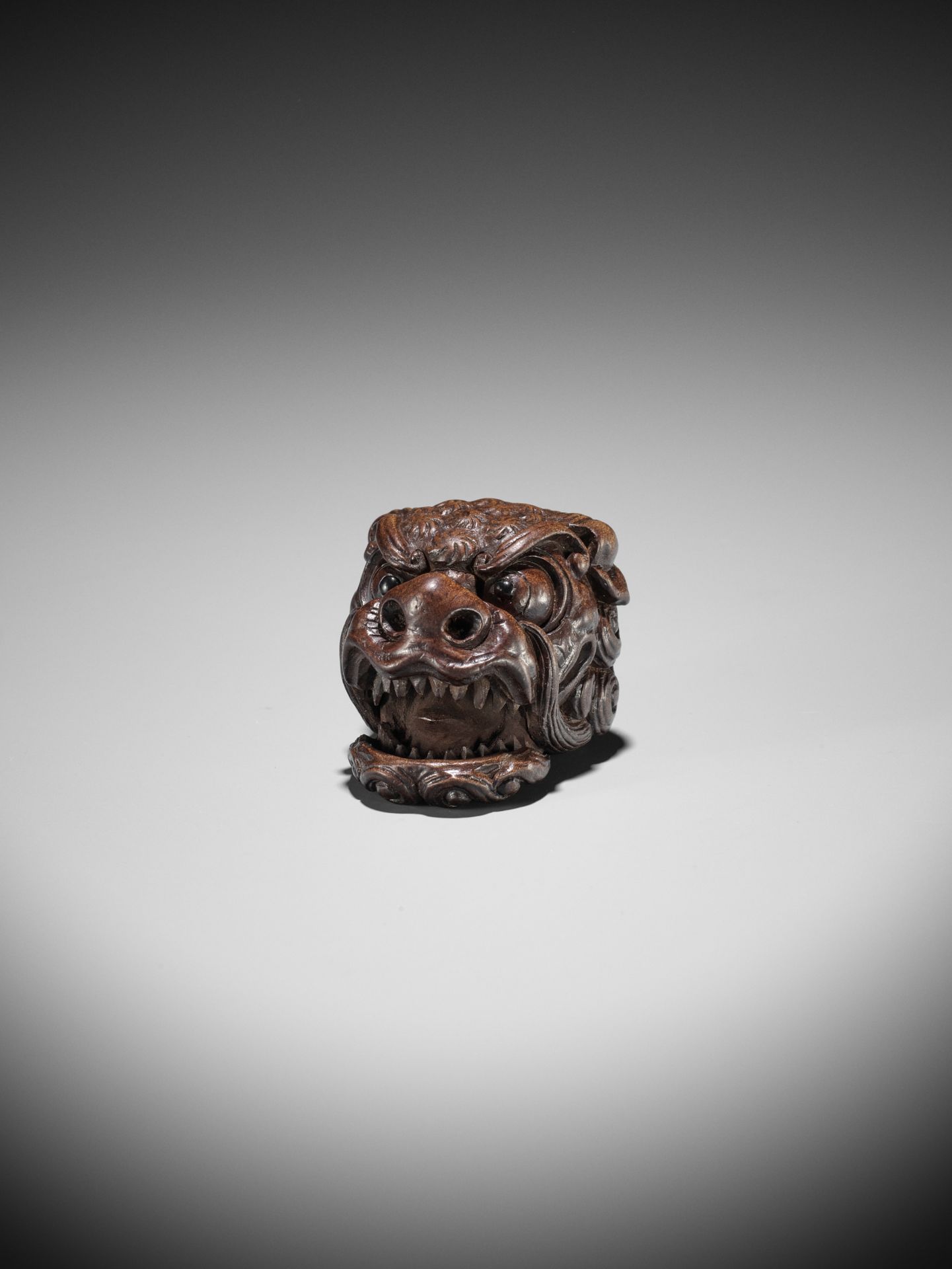 TAMETAKA: A SUPERB WOOD MASK NETSUKE OF A SHISHI - Bild 8 aus 15