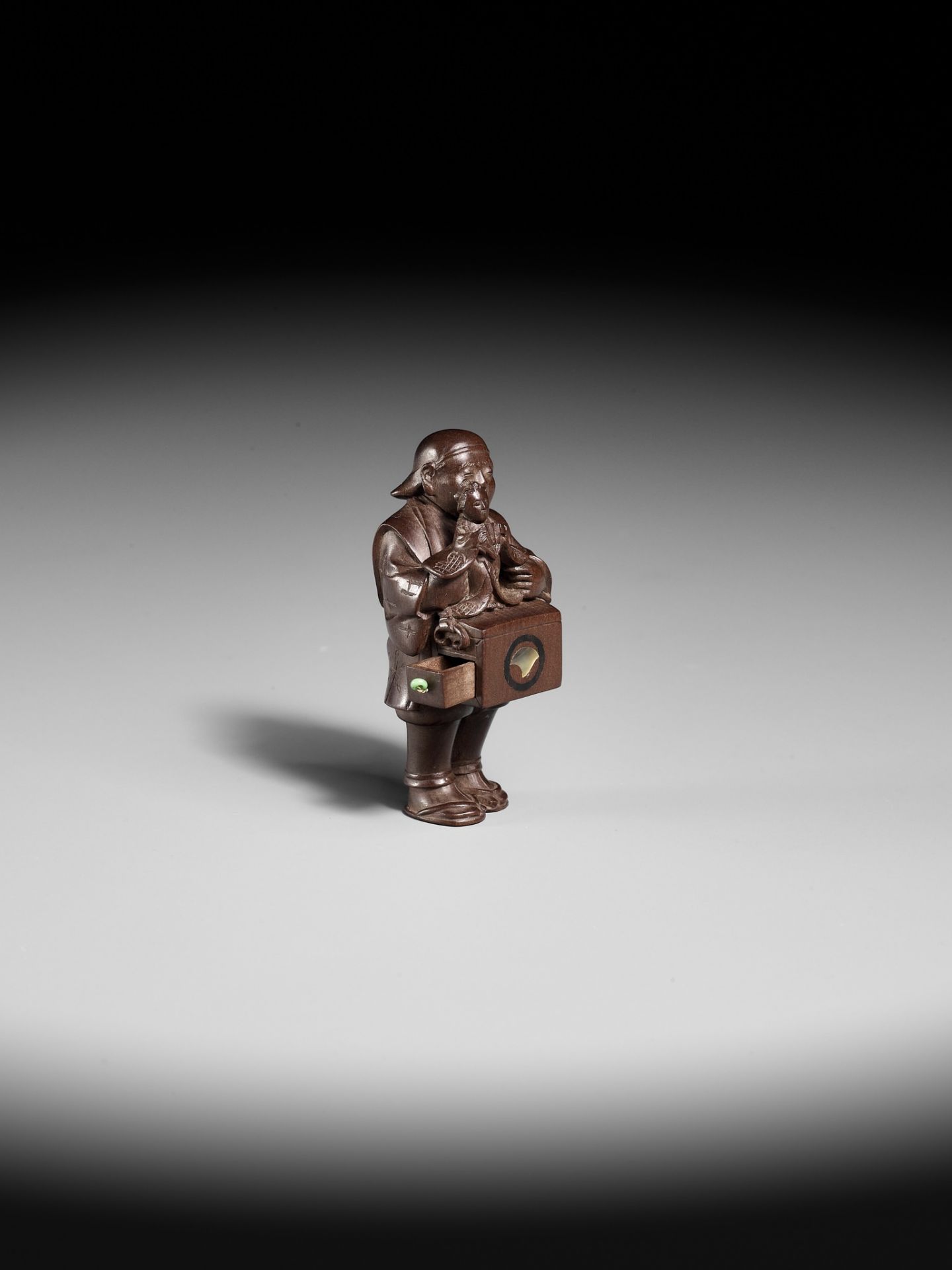 SOZAN: A VERY FINE SO SCHOOL WOOD NETSUKE OF A PUPPETEER - Image 11 of 13