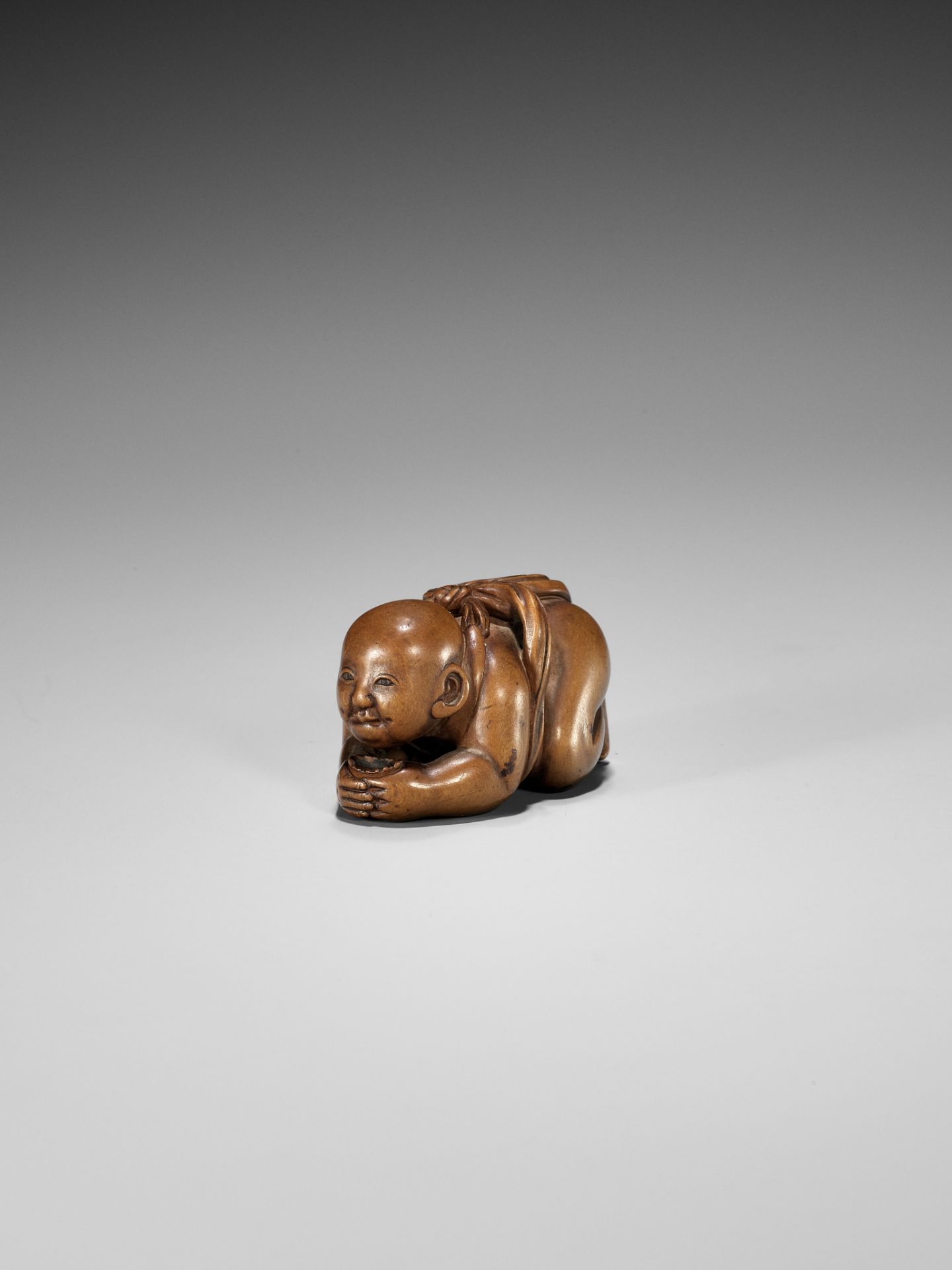 CHIKUUNSAI: A WOOD NETSUKE OF A BABY BOY EATING MOCHI - Image 5 of 12