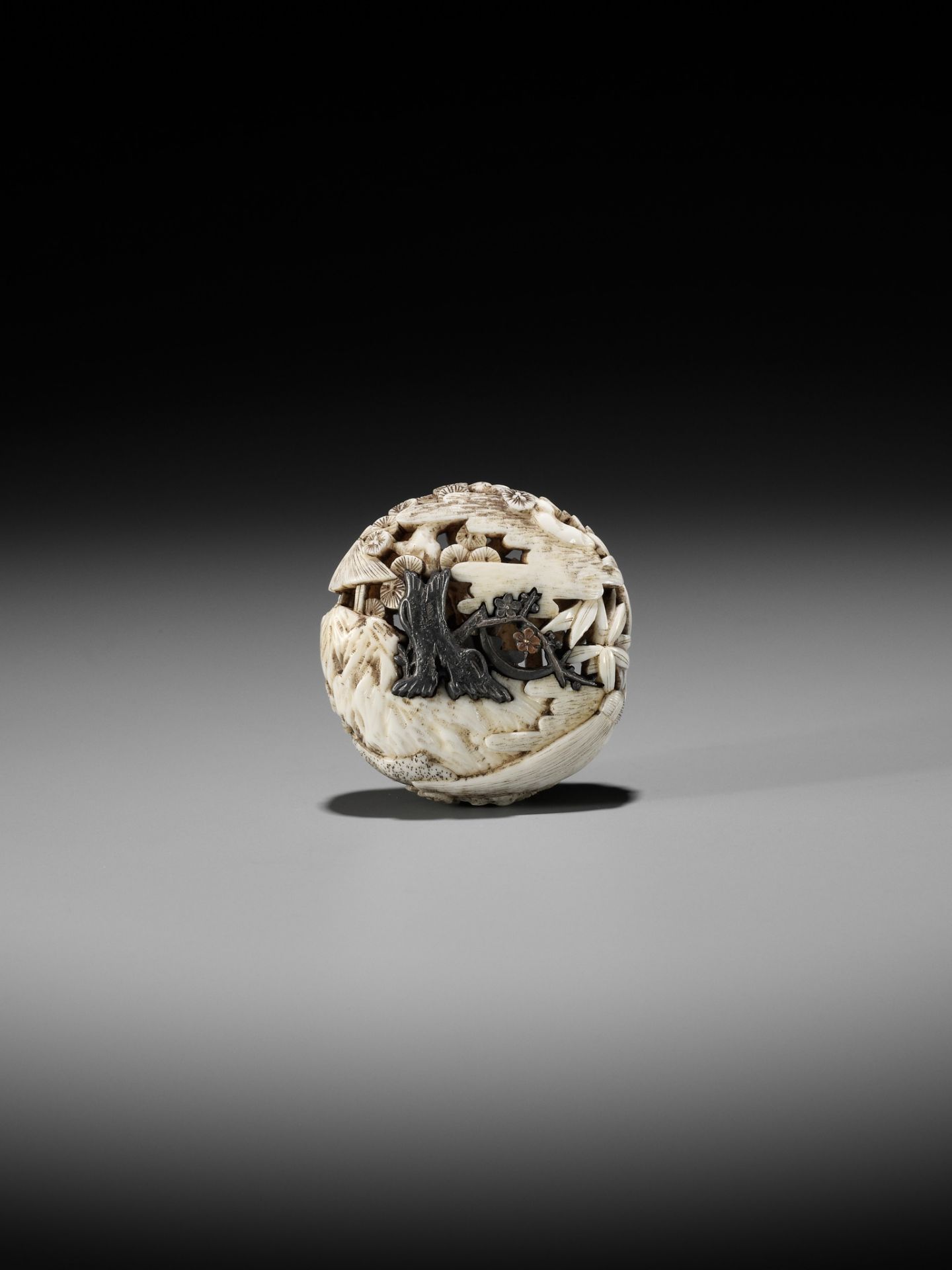 KO: AN INLAID WALRUS IVORY RYUSA MANJU NETSUKE WITH DEPICTING THE THREE FRIENDS OF WINTER - Image 3 of 12